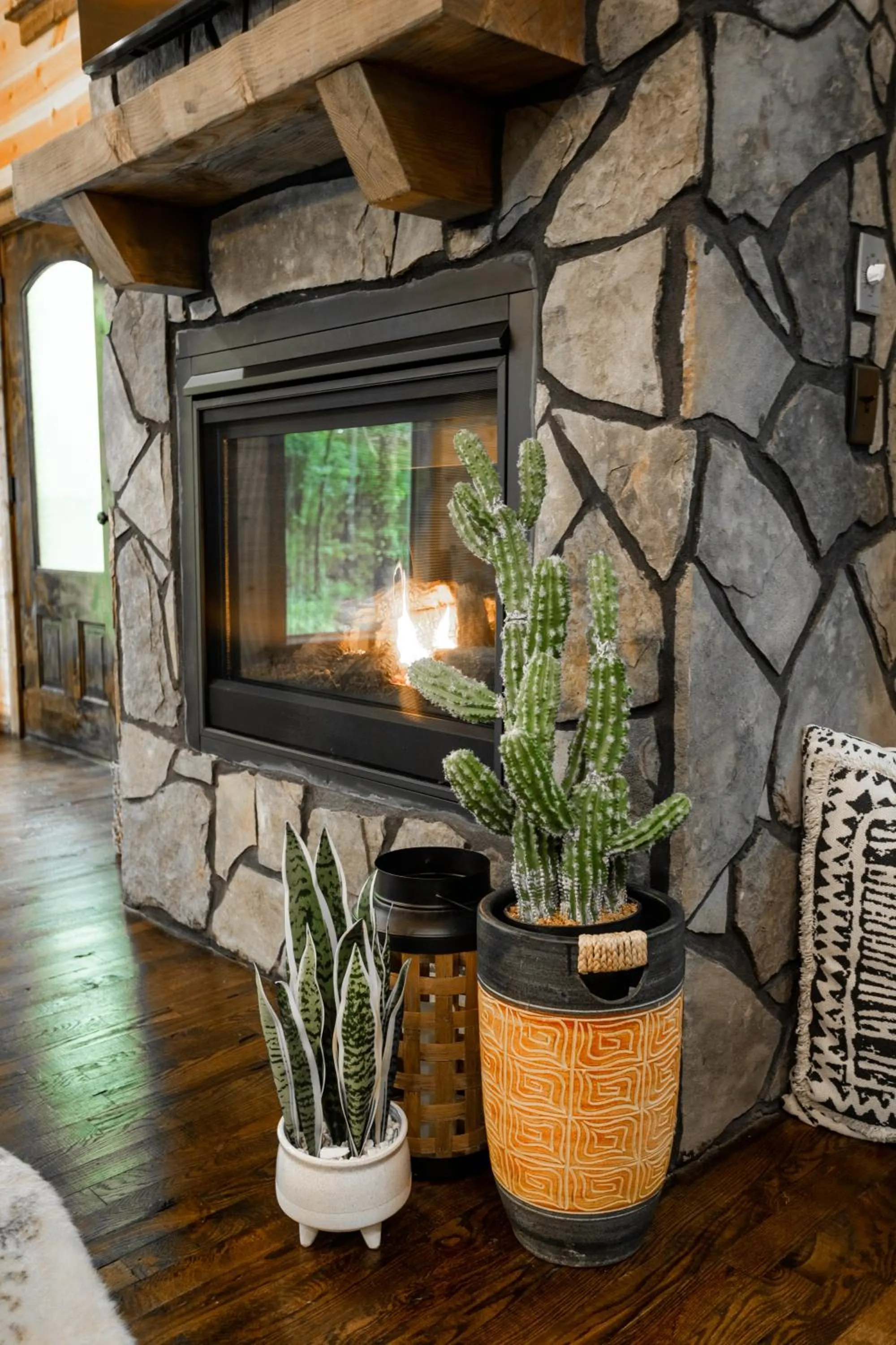 BRAND NEW! "The Roosevelt" Couples Cabin adjacent to National Forest