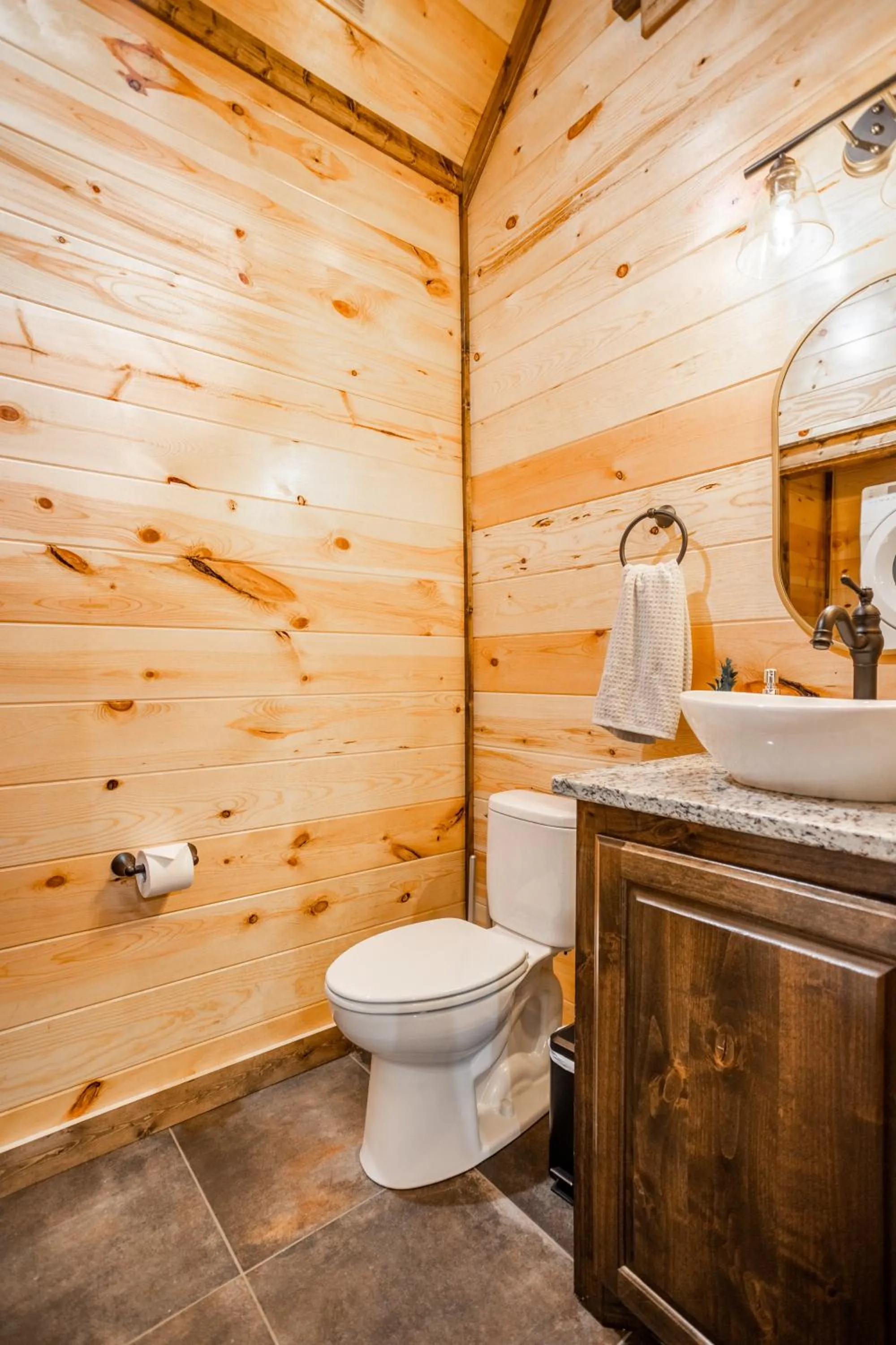 BRAND NEW! "The Roosevelt" Couples Cabin adjacent to National Forest