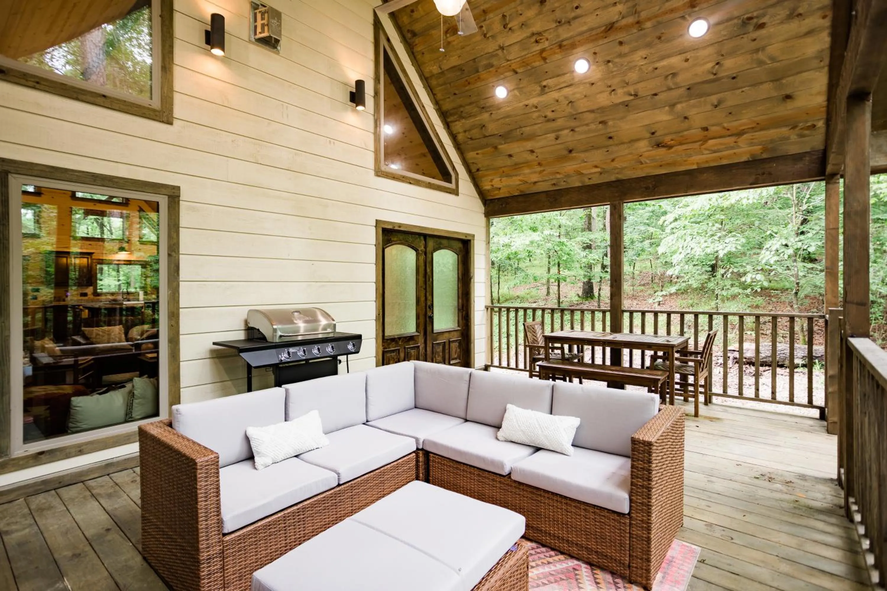 BRAND NEW! "The Roosevelt" Couples Cabin adjacent to National Forest