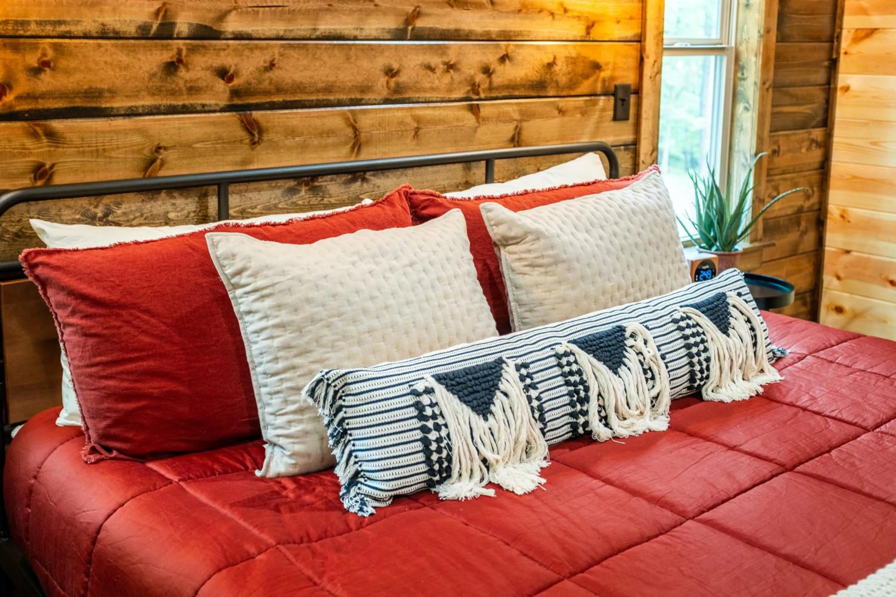 BRAND NEW! "The Roosevelt" Couples Cabin adjacent to National Forest