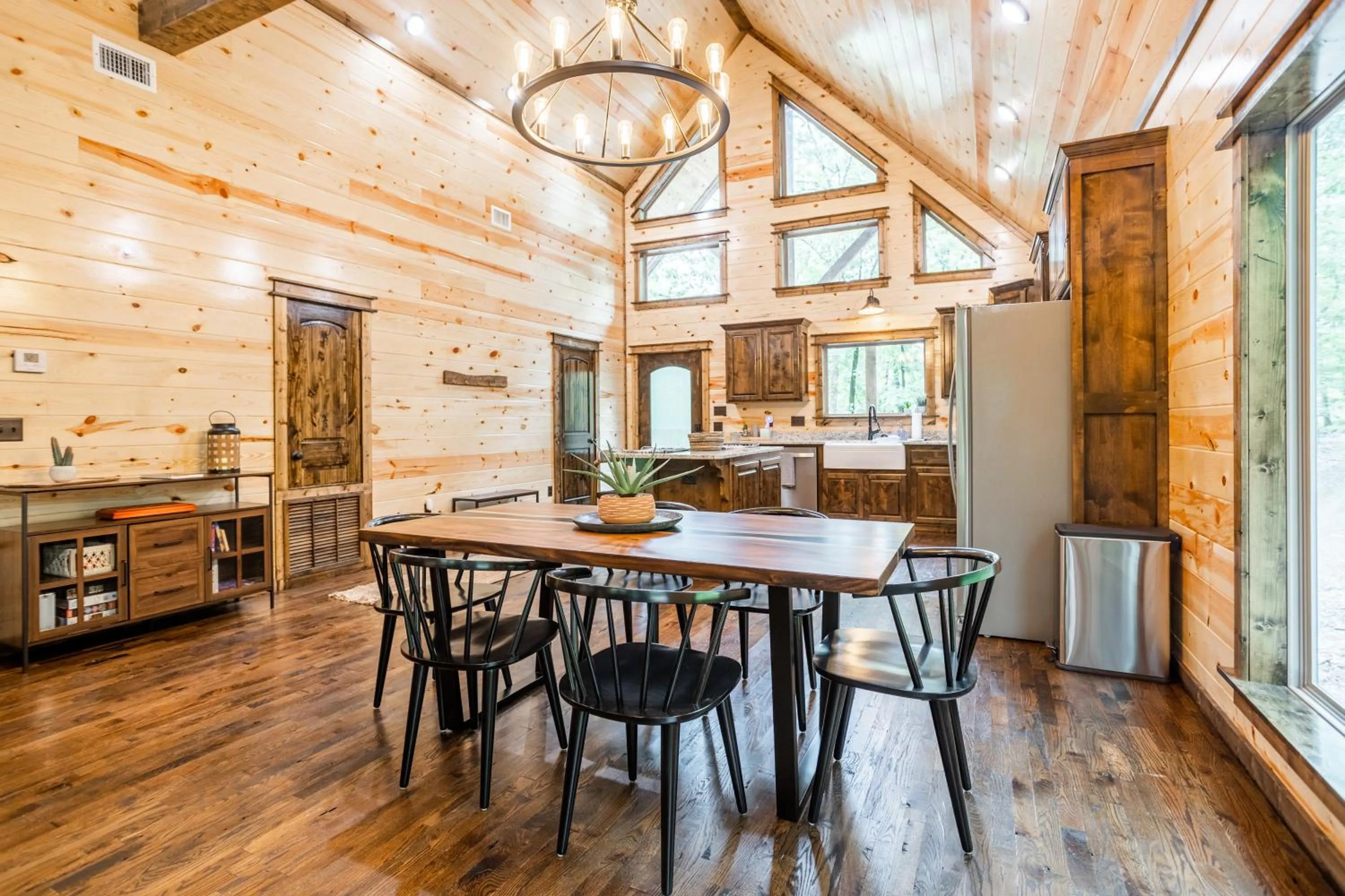 BRAND NEW! "The Roosevelt" Couples Cabin adjacent to National Forest
