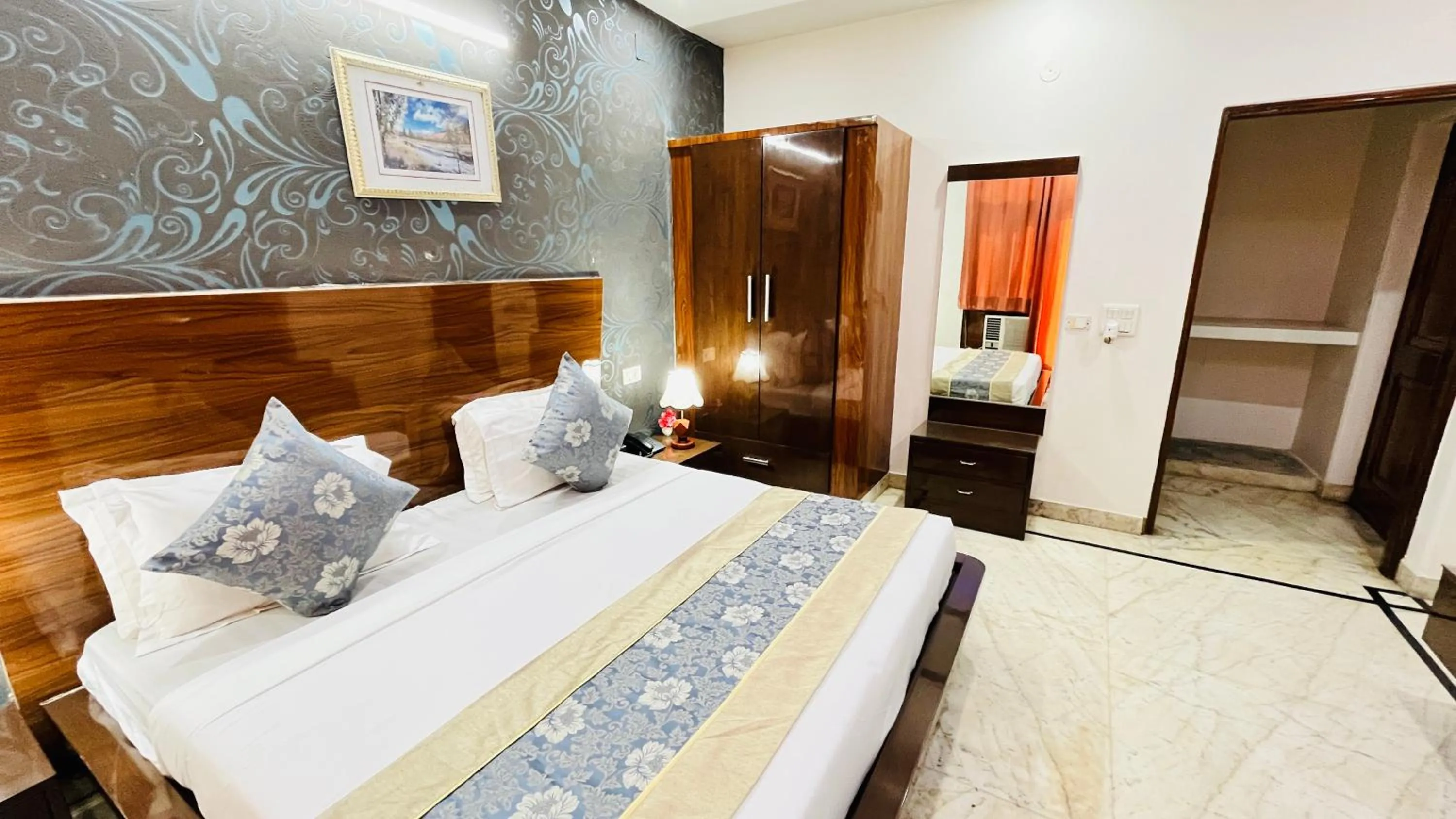 Bed in Hotel Starline Sector 28