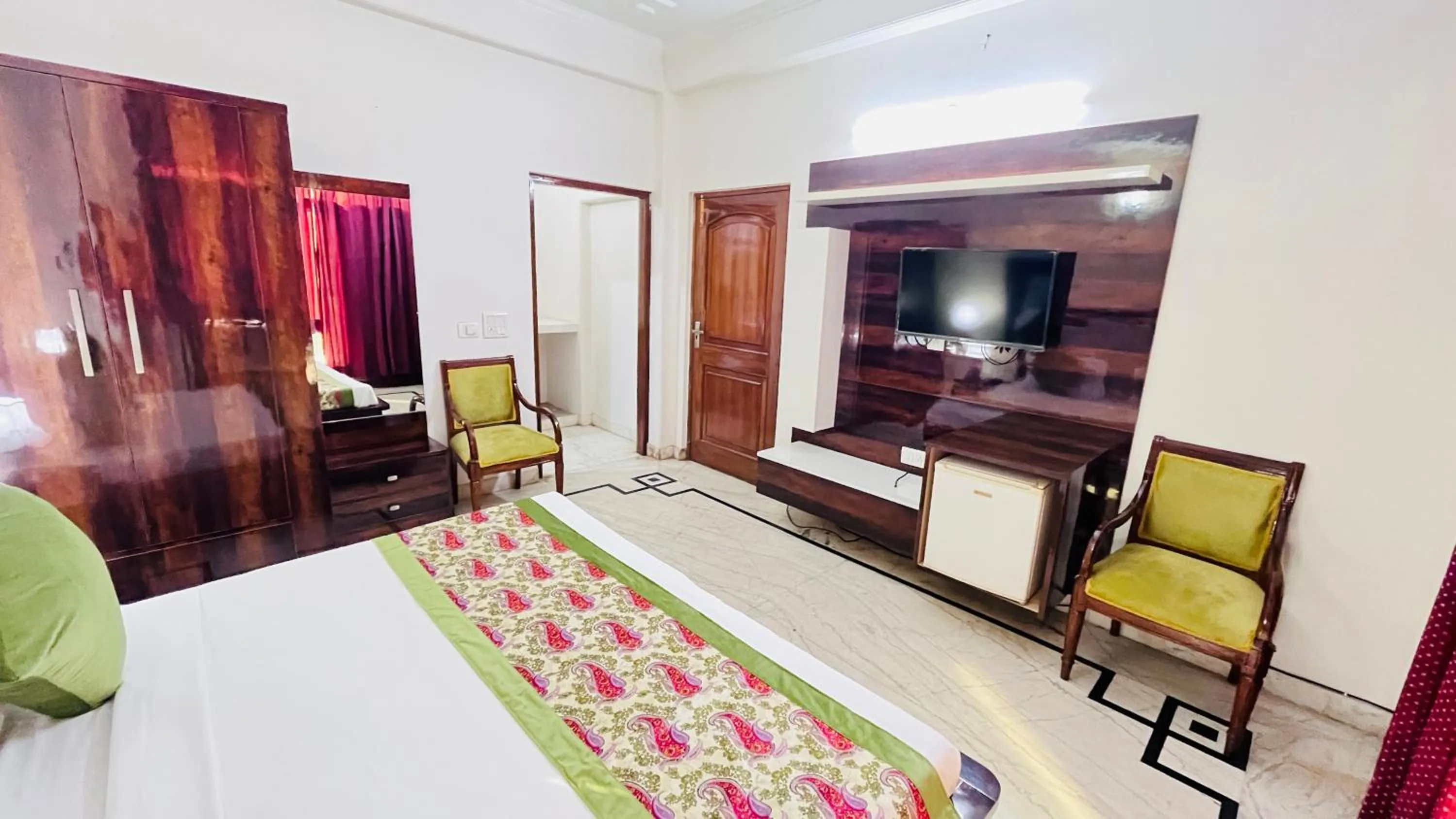 Bed in Hotel Starline Sector 28