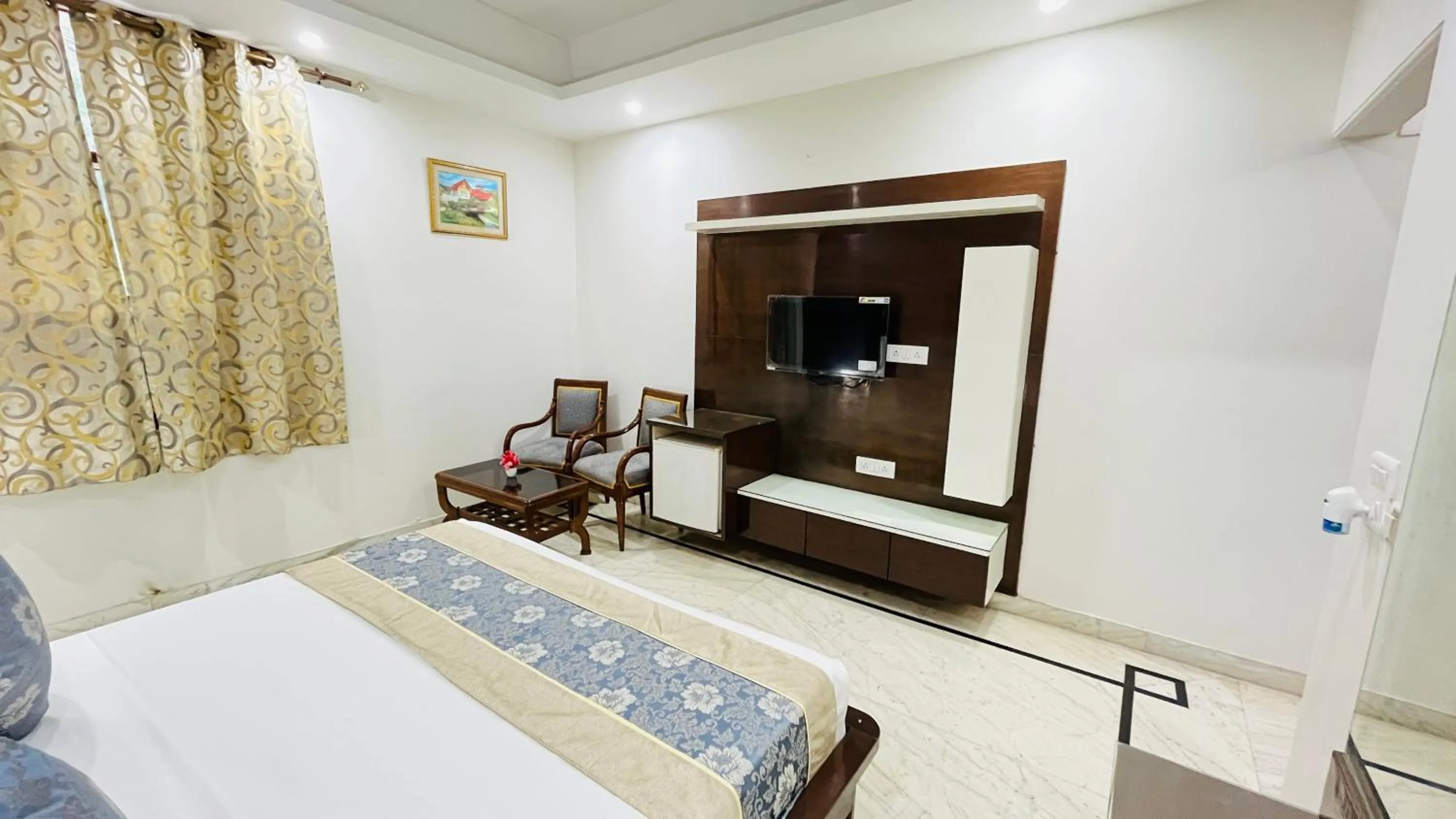 Bed in Hotel Starline Sector 28