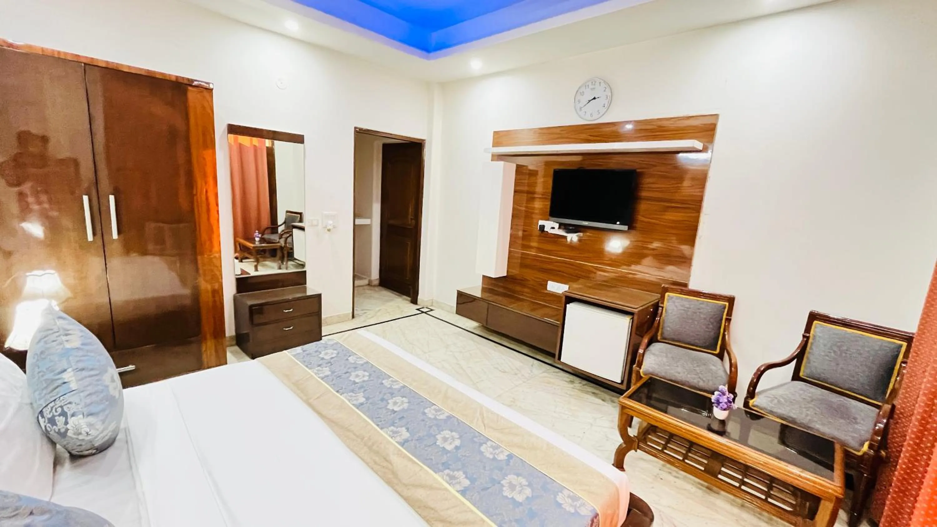 Bed in Hotel Starline Sector 28