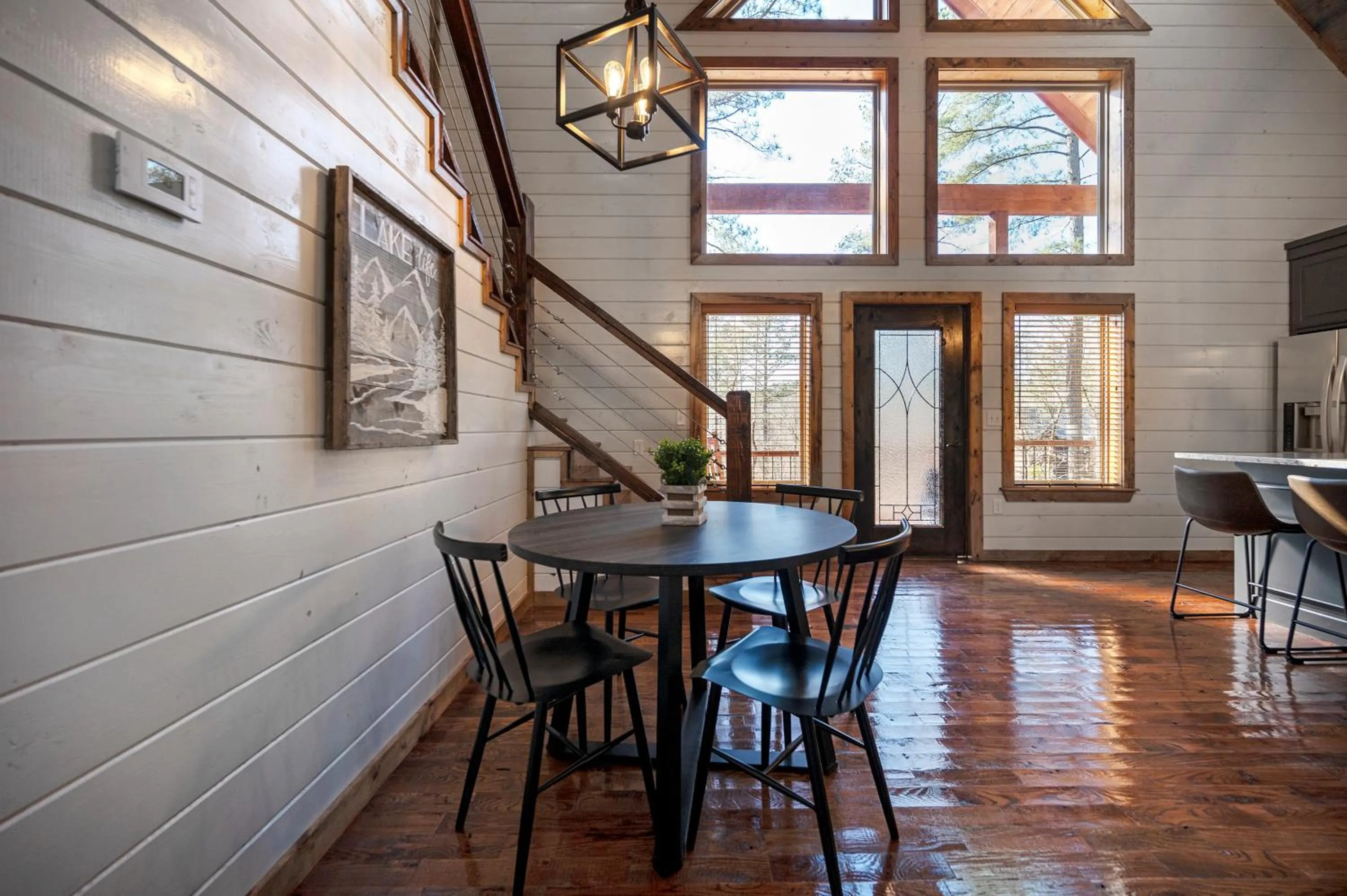 Brand New Sunrise Retreat 2 Bedroom Sleeps 8, 2 Decks, Hot Tub, Firepit