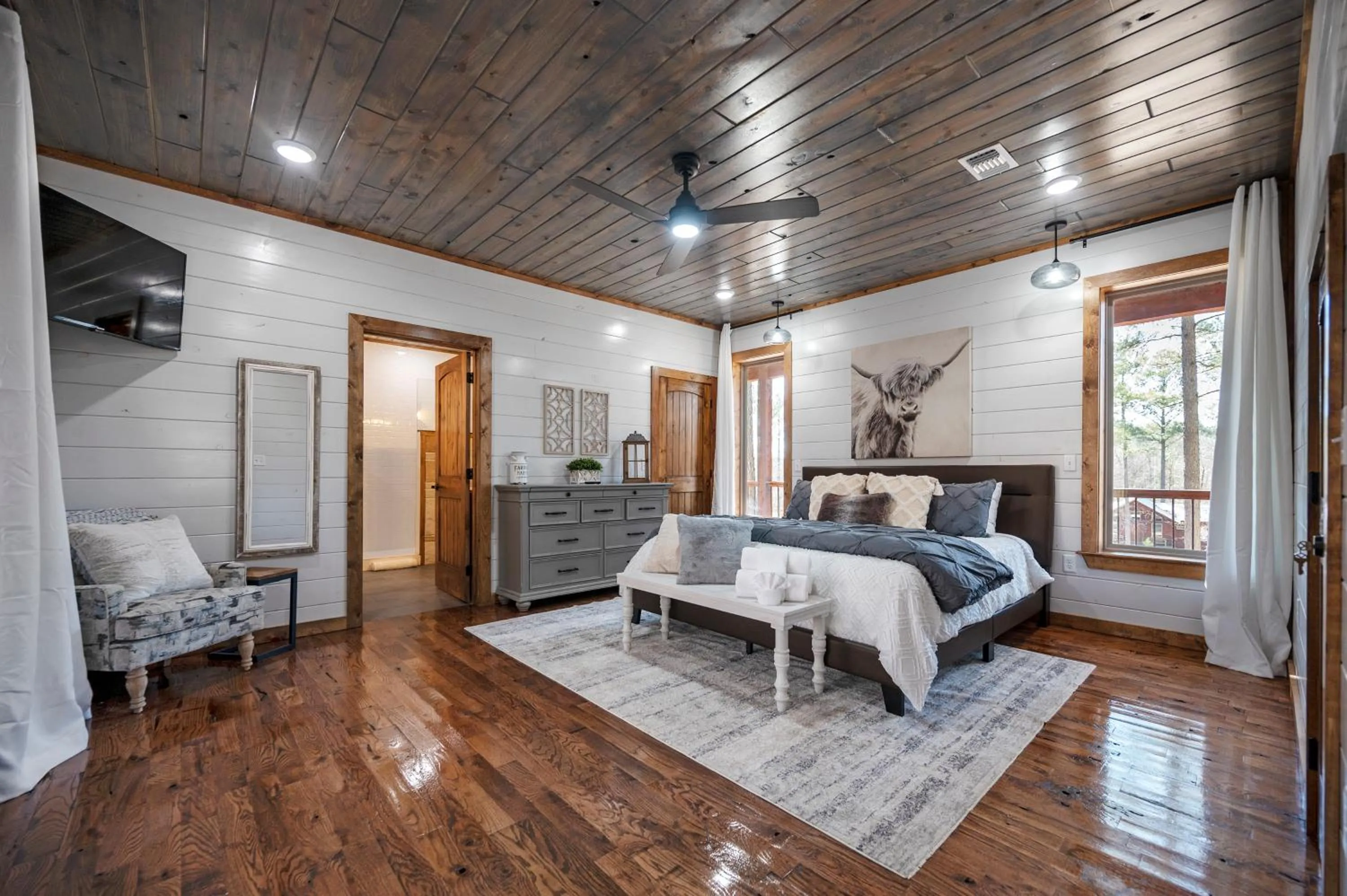 Bed in Brand New Sunrise Retreat 2 Bedroom Sleeps 8, 2 Decks, Hot Tub, Firepit