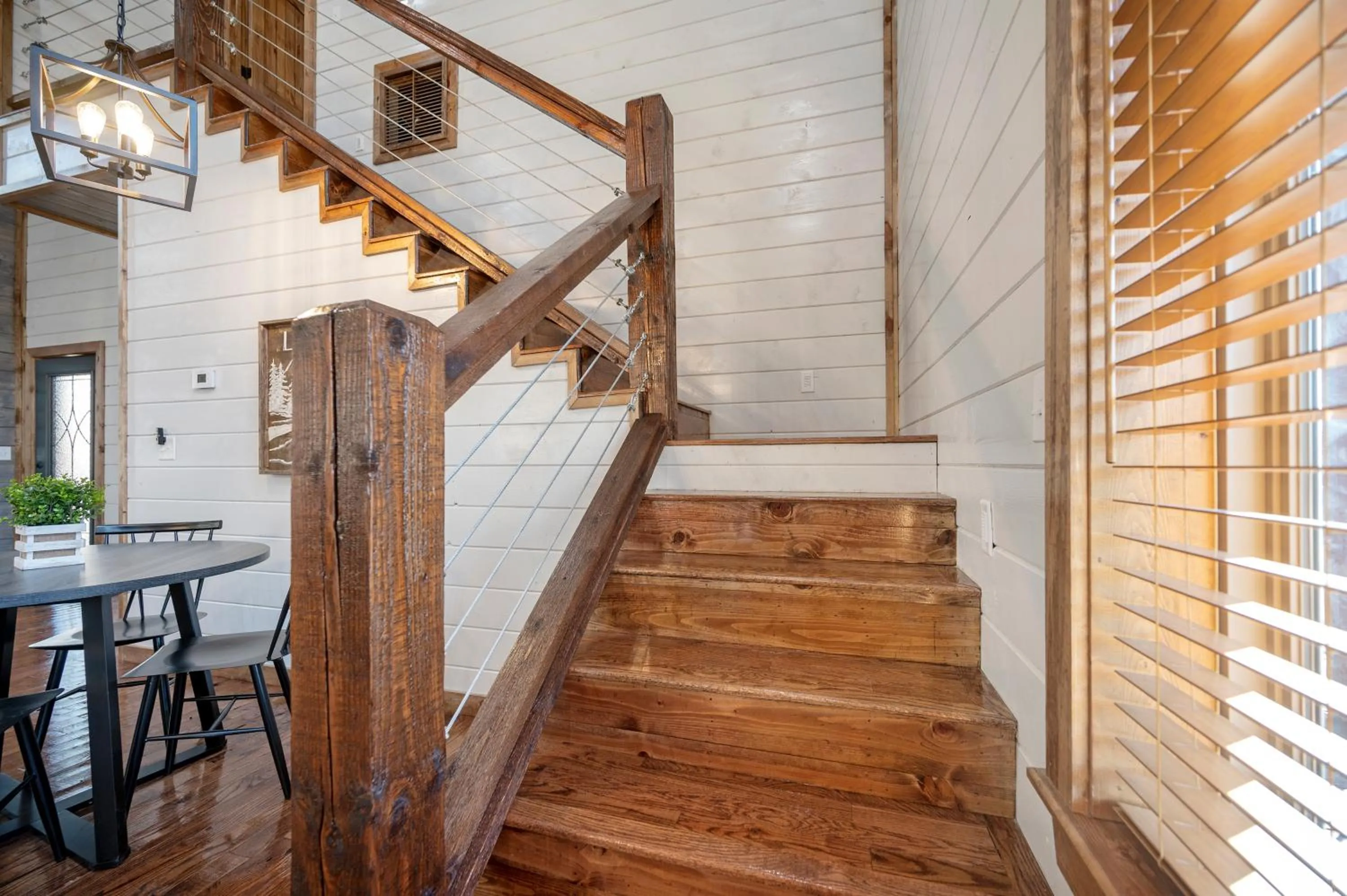 Brand New Sunrise Retreat 2 Bedroom Sleeps 8, 2 Decks, Hot Tub, Firepit