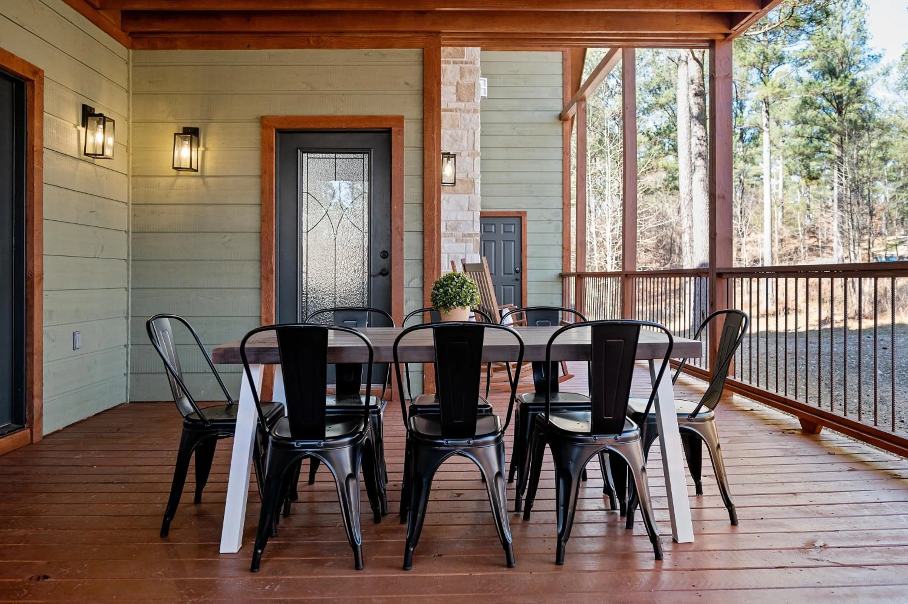 Brand New Sunrise Retreat 2 Bedroom Sleeps 8, 2 Decks, Hot Tub, Firepit