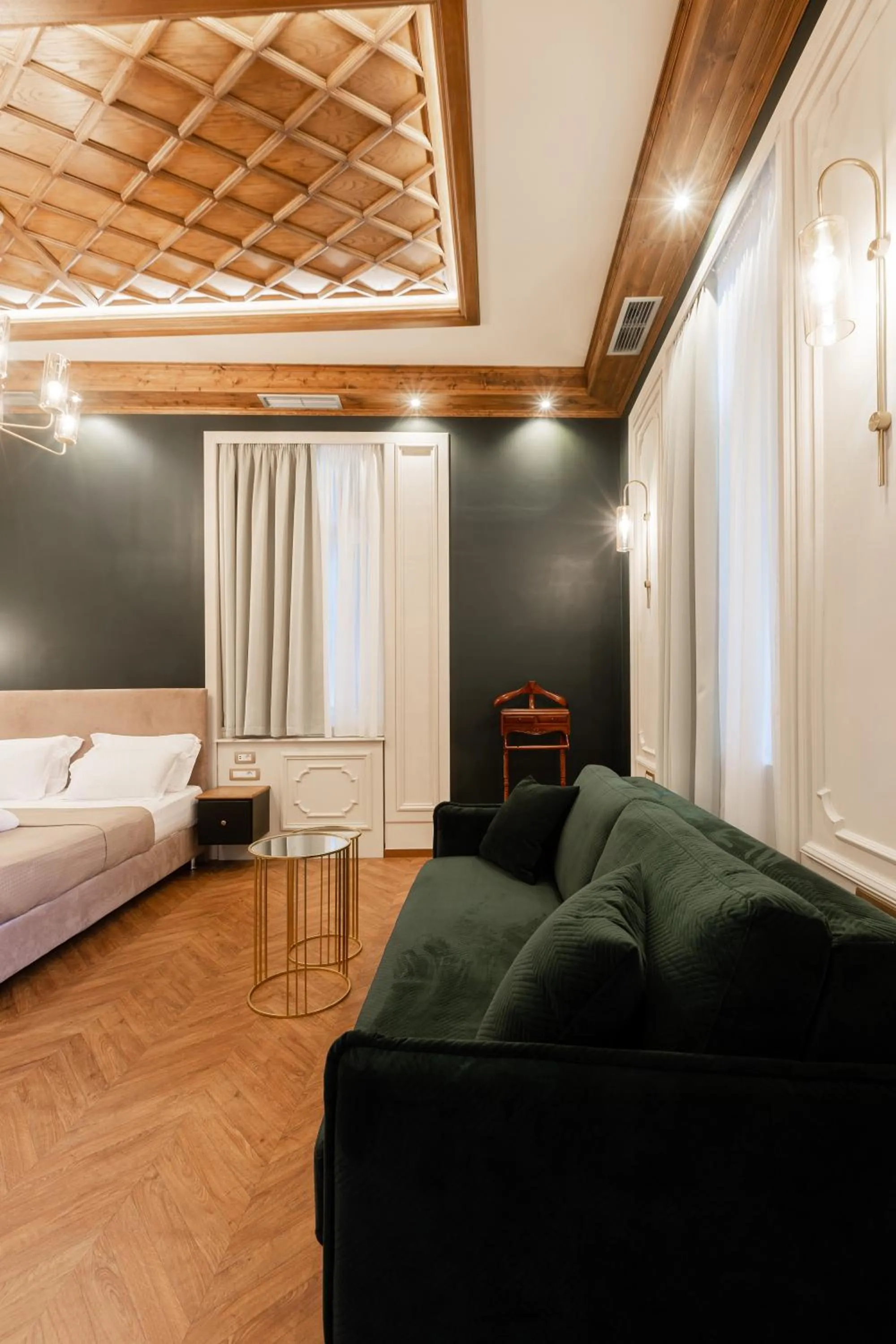 Bed in King Othon Boutique Hotel