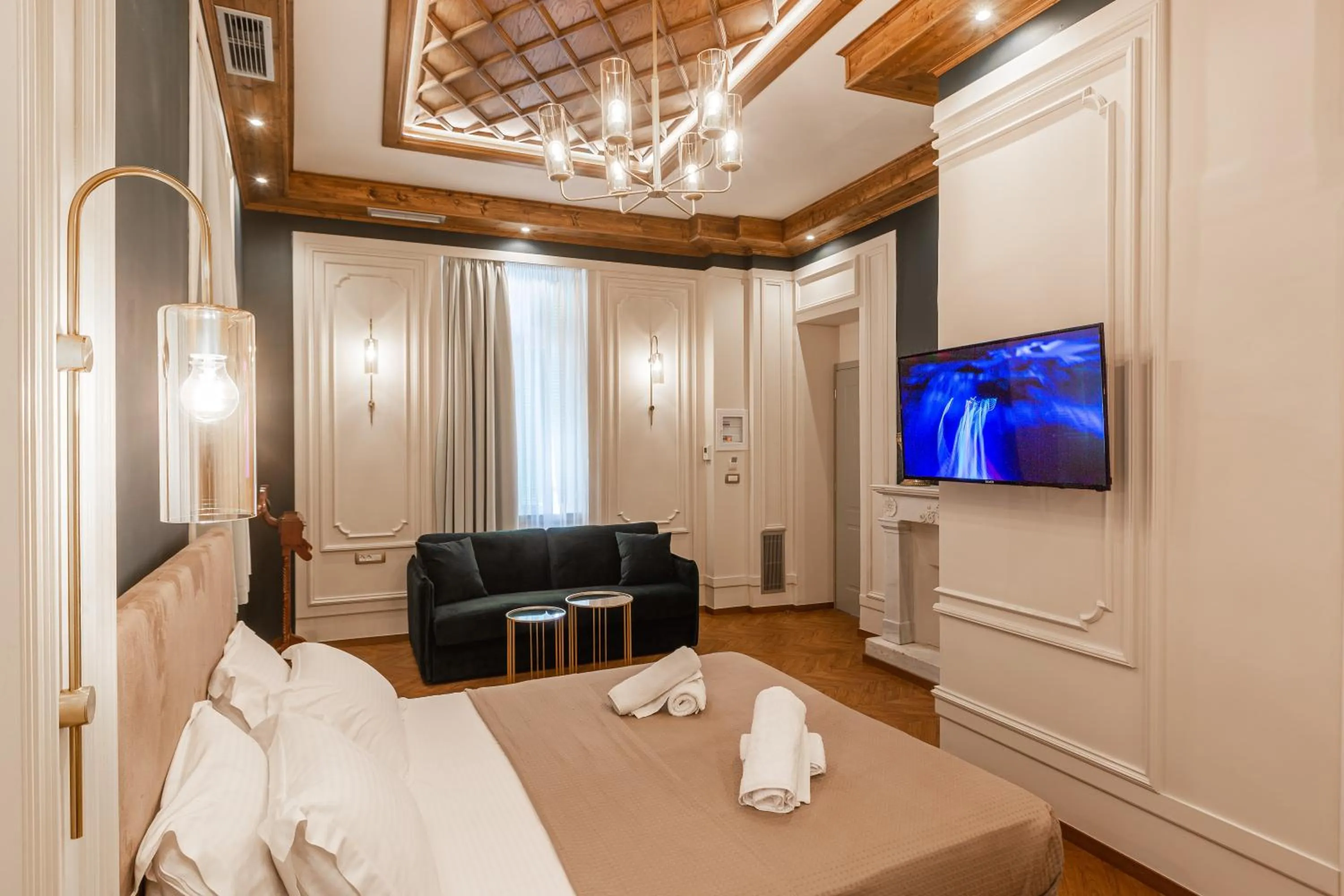 Bed in King Othon Boutique Hotel