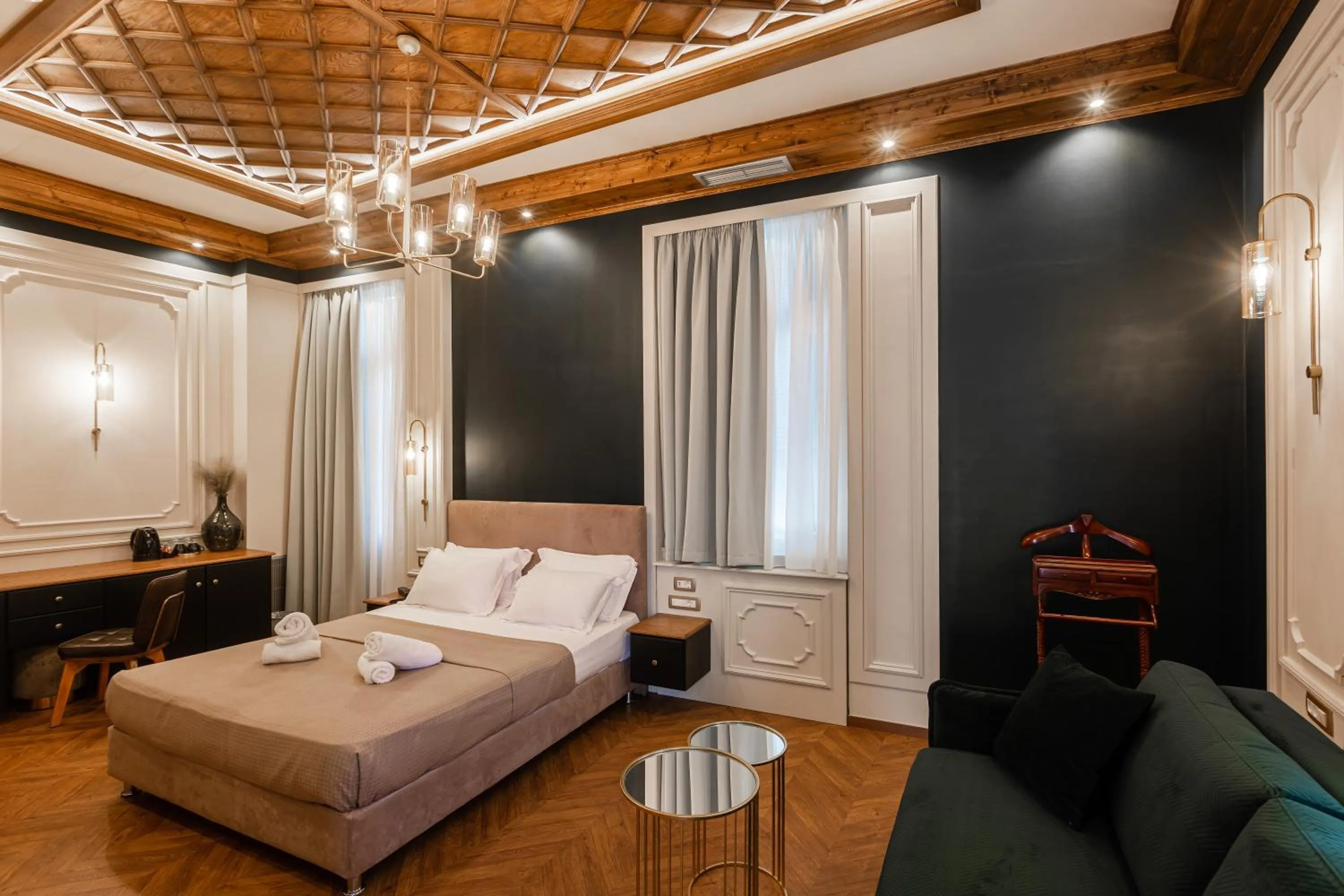 Bed in King Othon Boutique Hotel