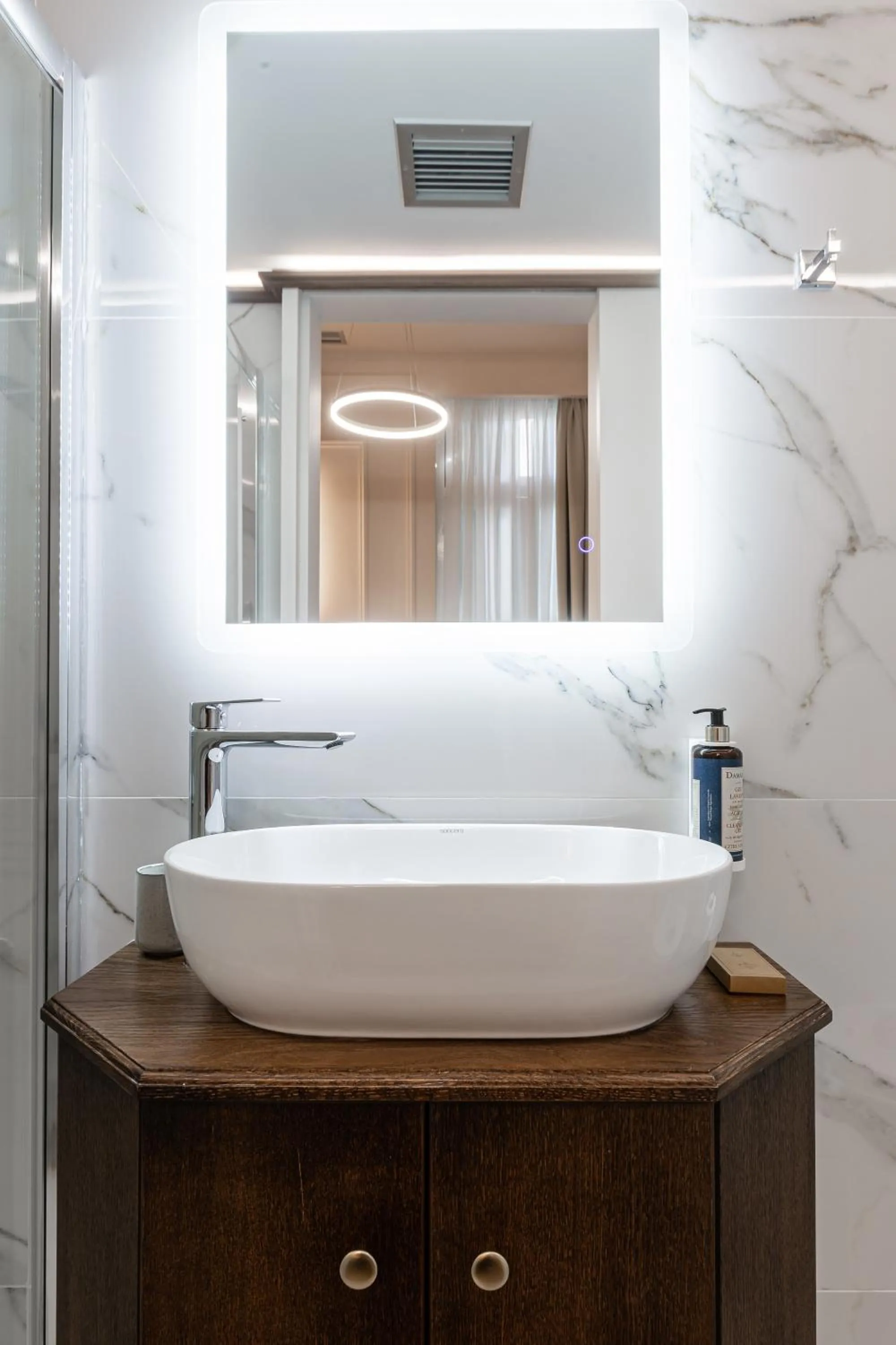 Bed in King Othon Boutique Hotel