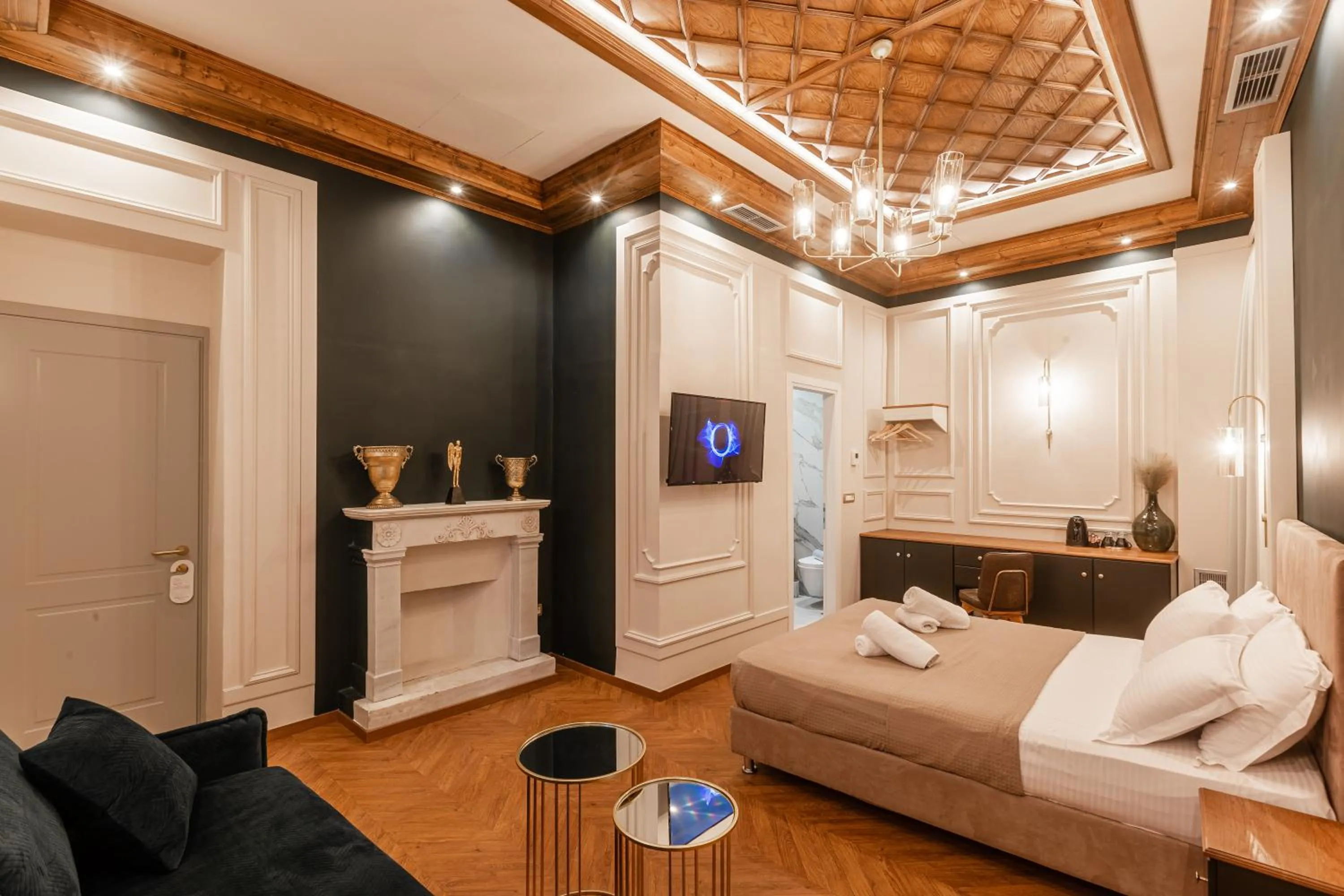 Bed in King Othon Boutique Hotel