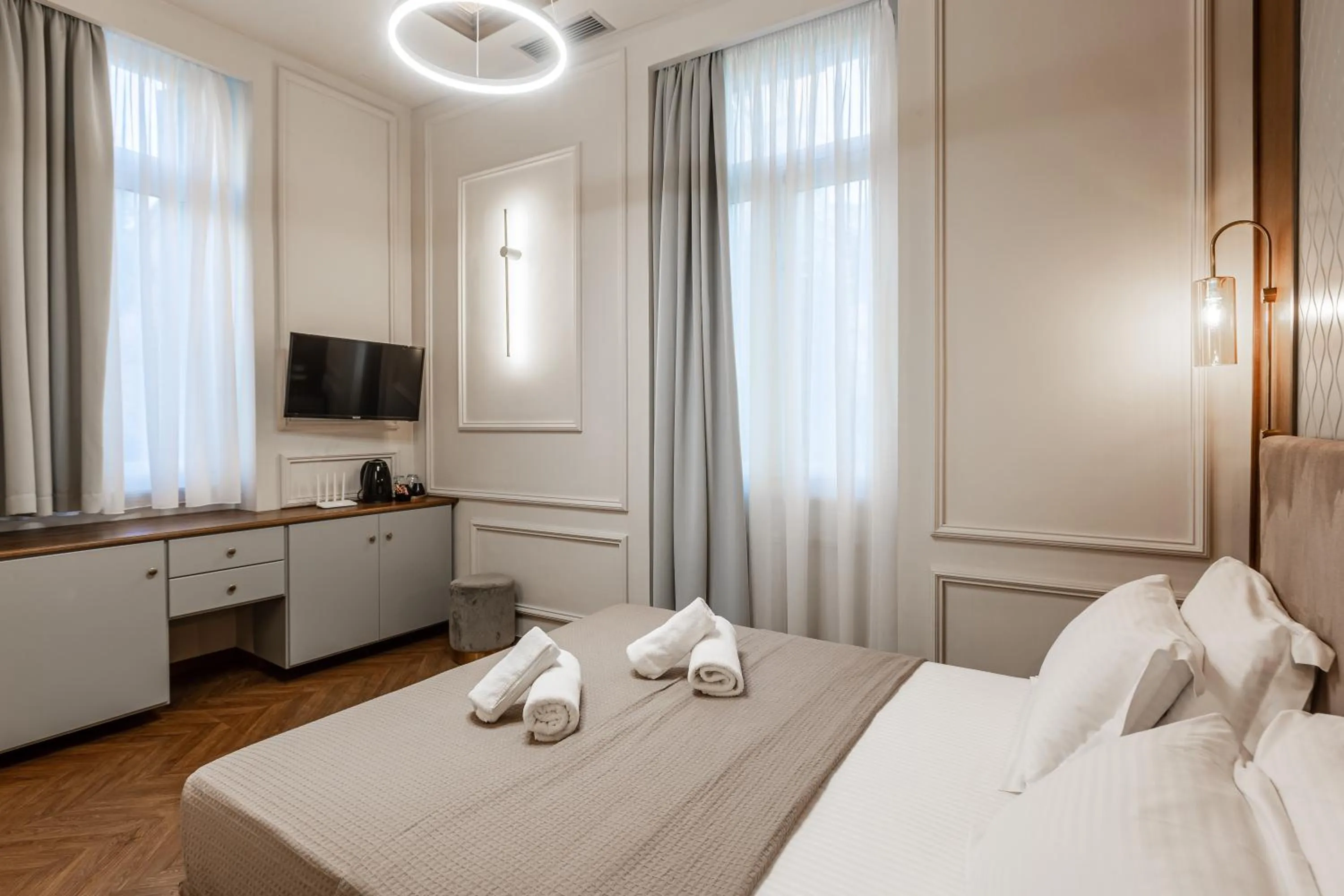 Bed in King Othon Boutique Hotel