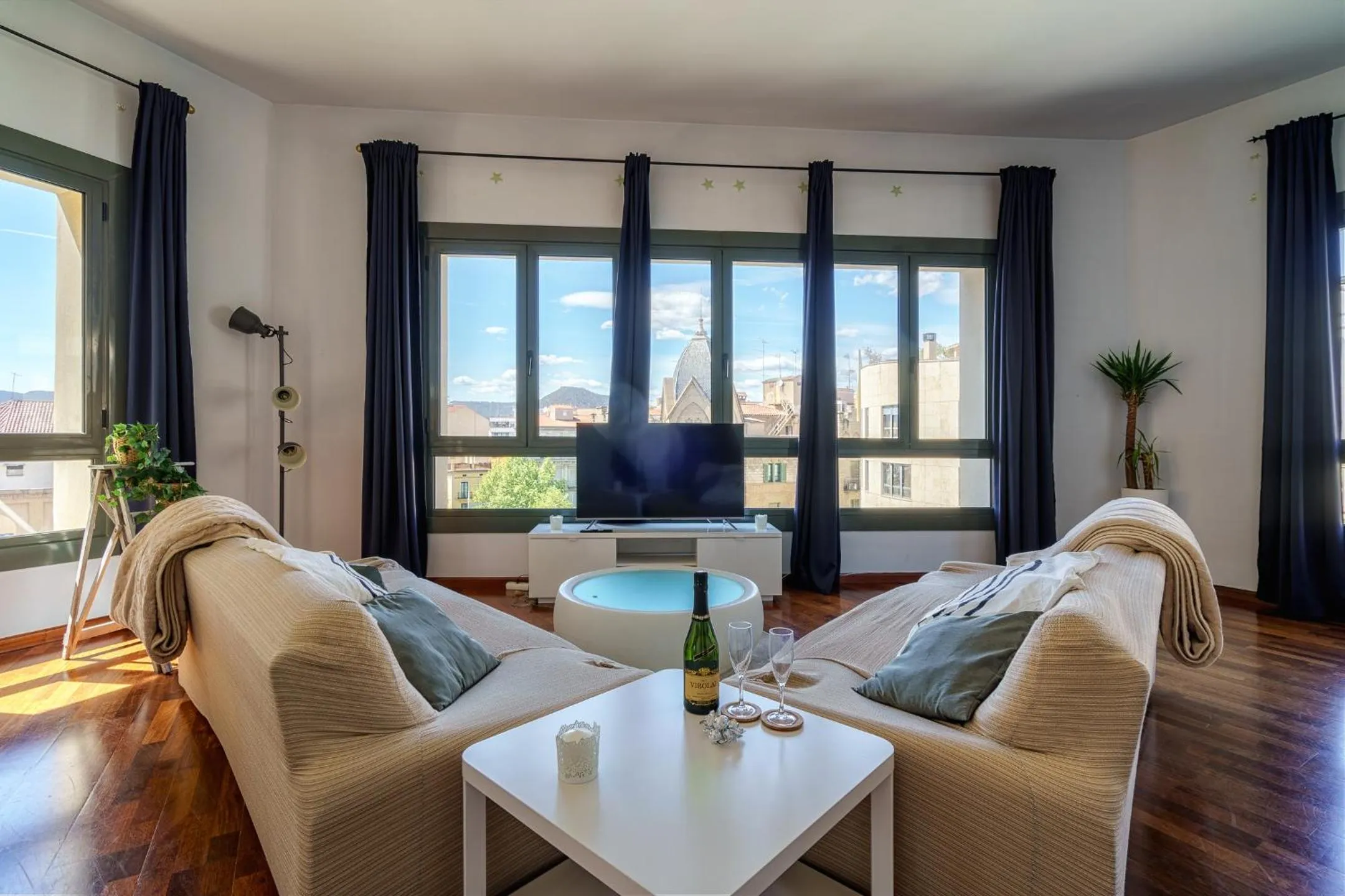 Communal lounge/ TV room in Espectacular loft en centrico edificio singular