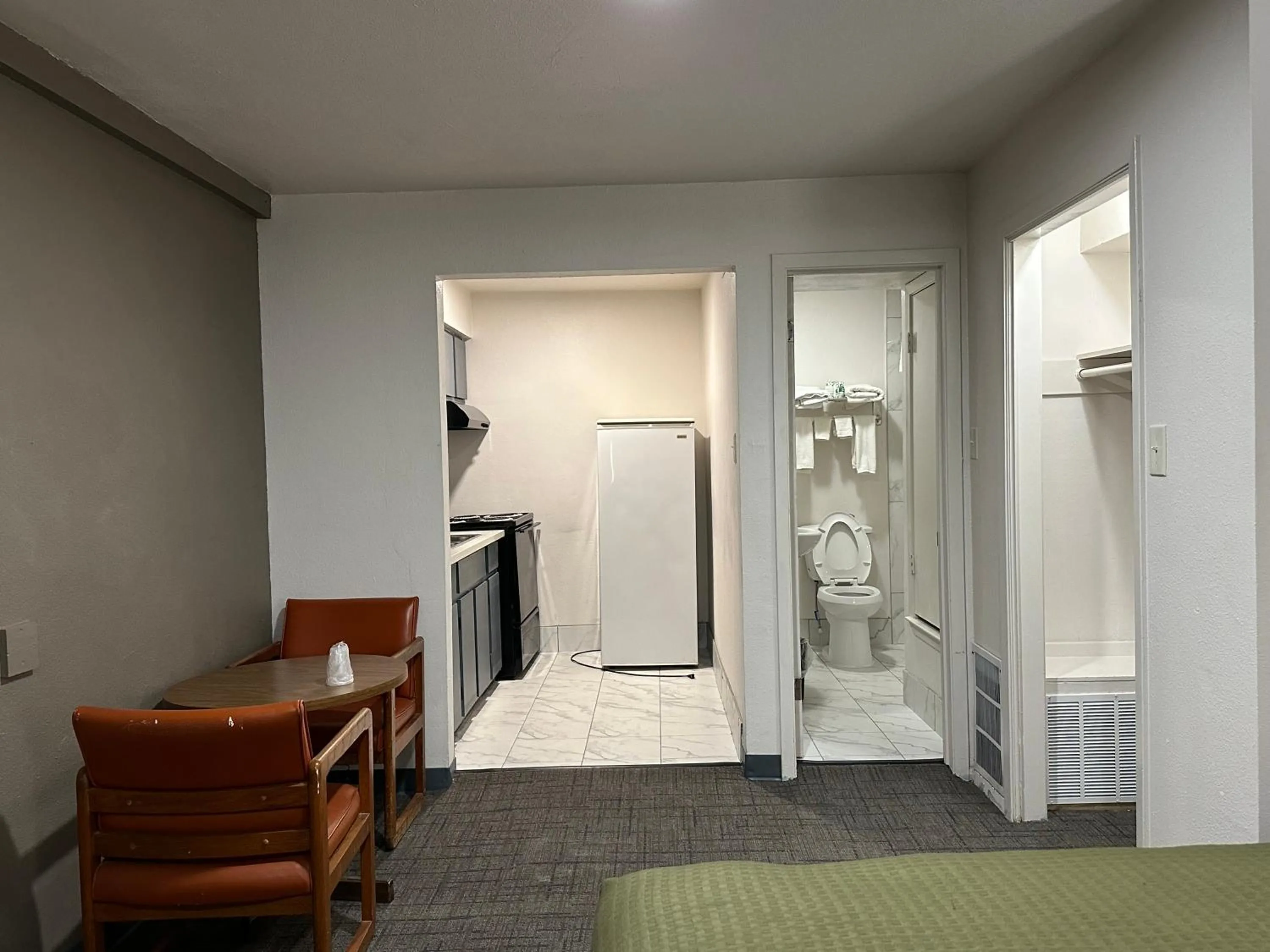 Kitchen or kitchenette in Llano Motel