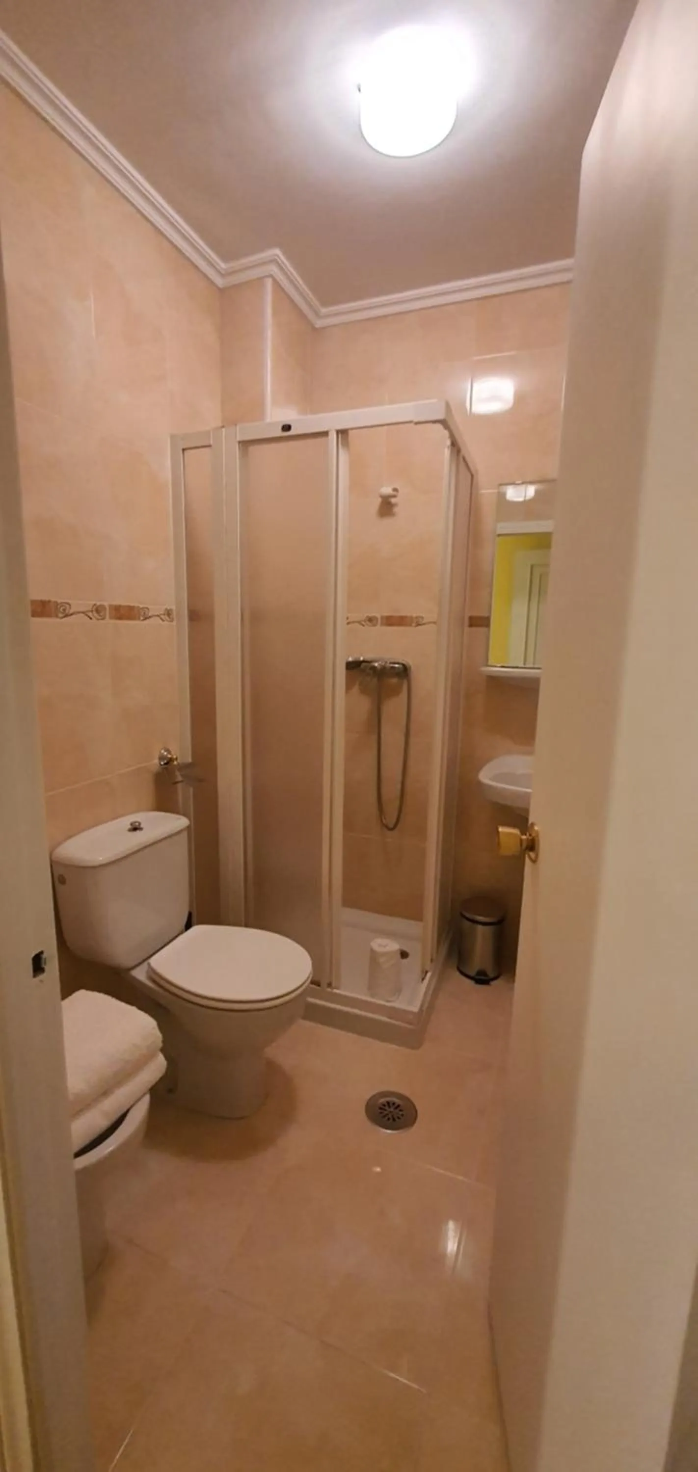 Shower in Hotel A Estrada Rooms