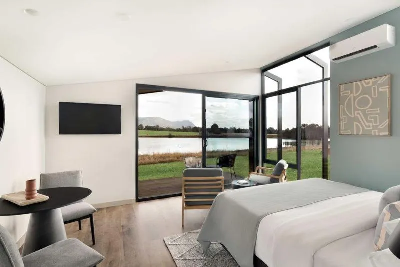 Lake view, Bed in The Lane Retreat