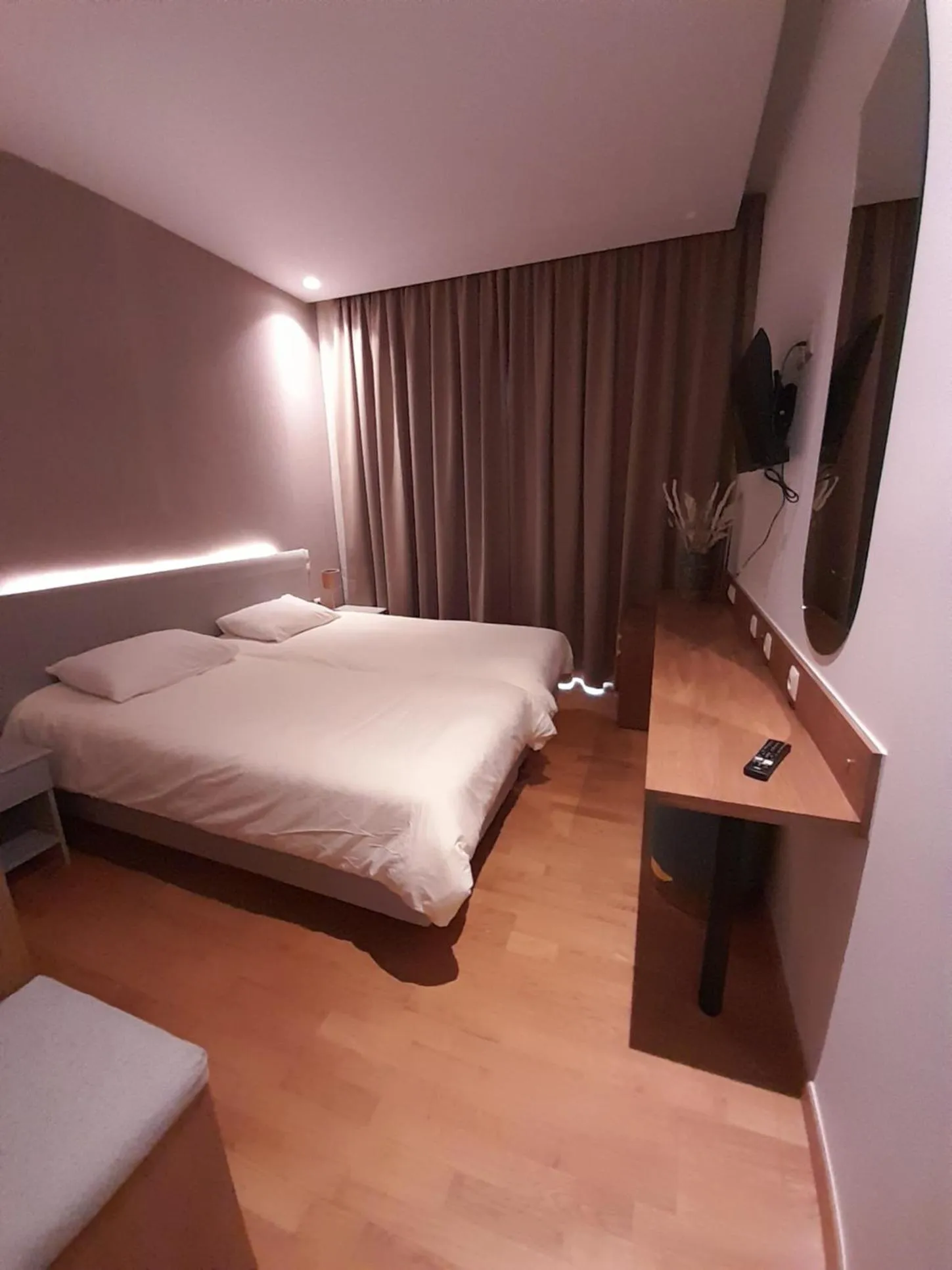 Photo of the whole room, Bed in Byzantion Hotel