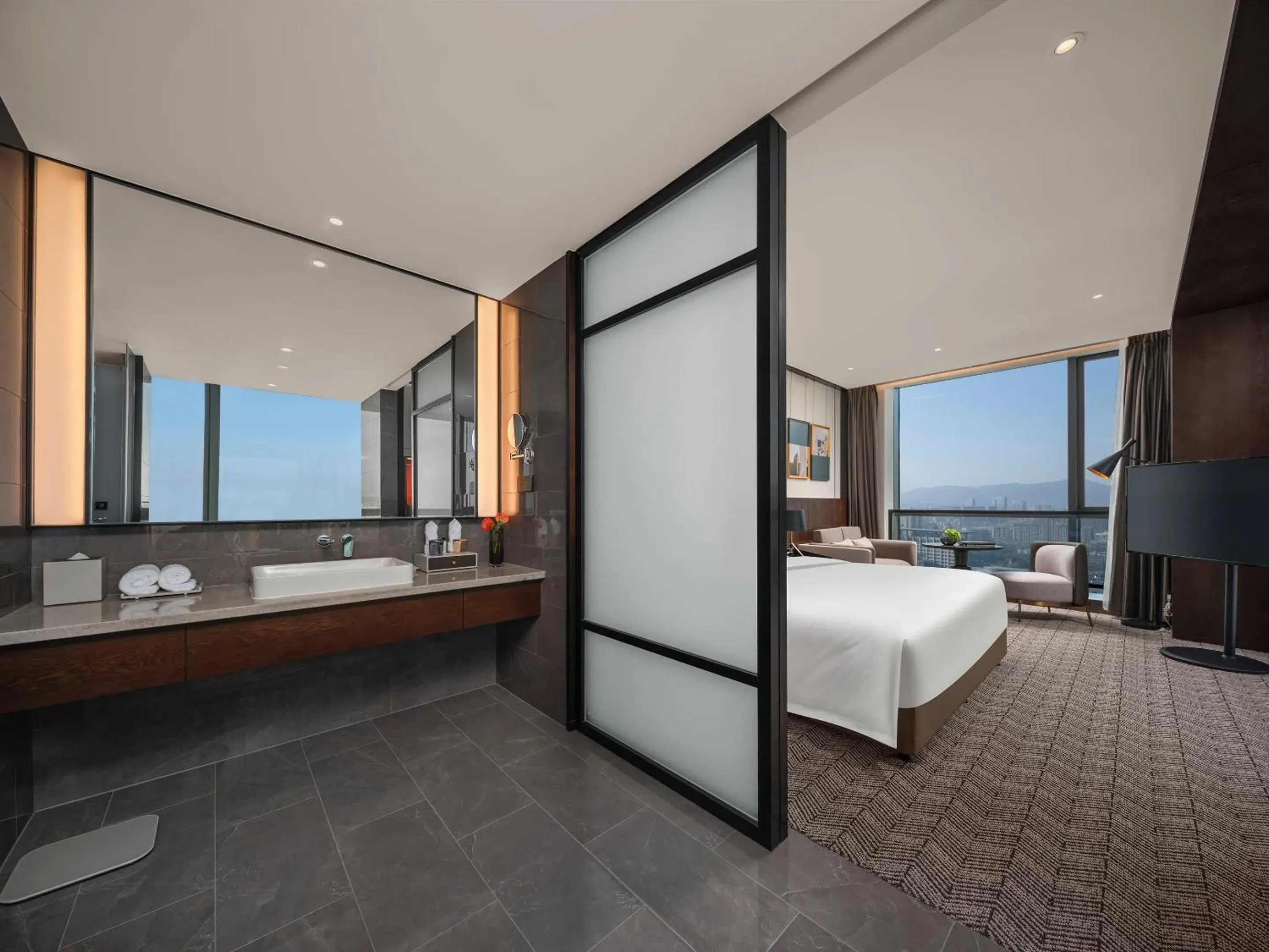 Executive City-view King Bed Room - single occupancy in Grand New Century Hotel, Wenzhou, A Tribute Portfolio Hotel Executive City-view King Bed Room - single occupancy in Grand New Century Hotel, Wenzhou, A Tribute Portfolio Hotel