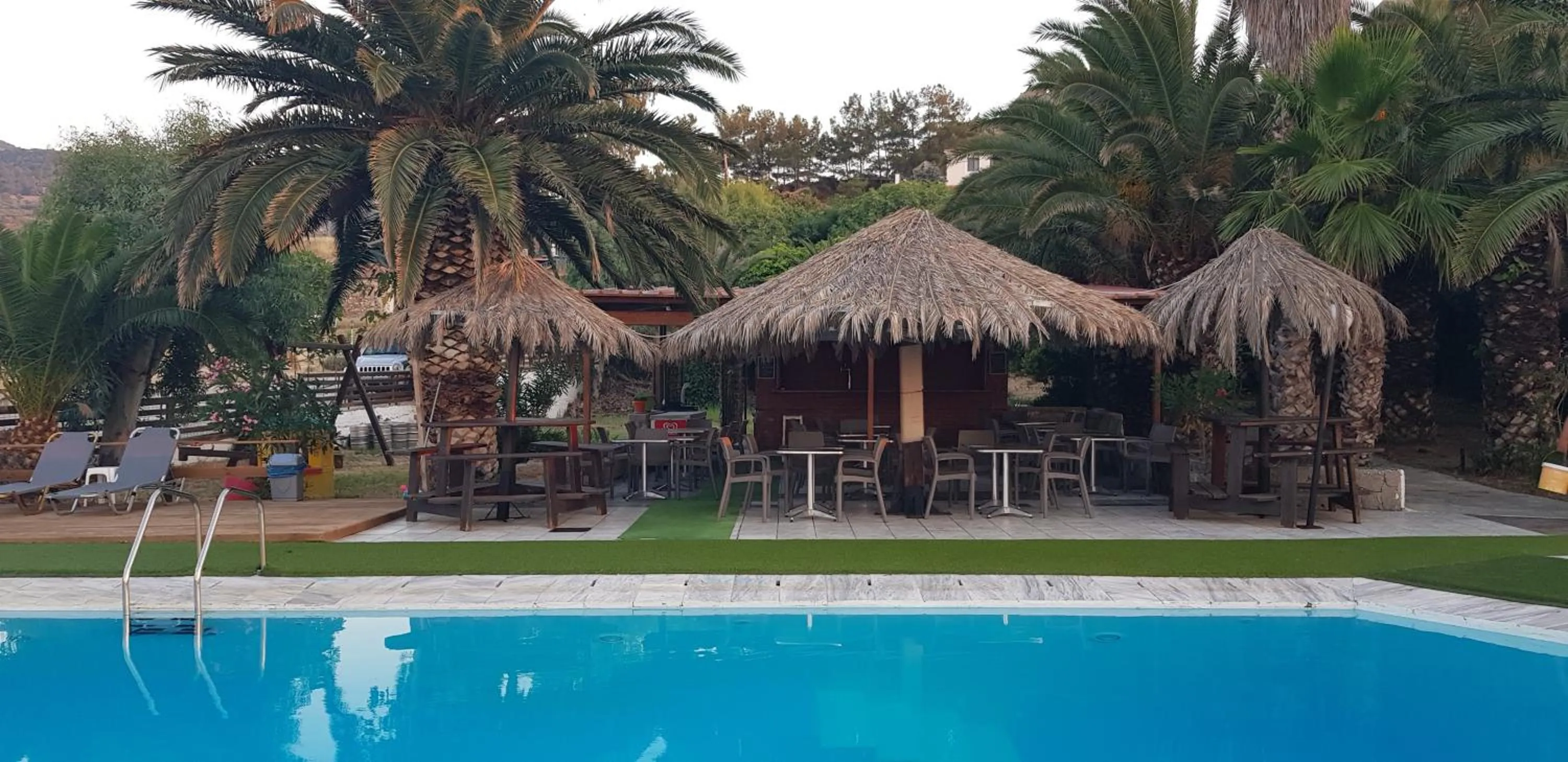 Restaurant/places to eat in Clara Resort