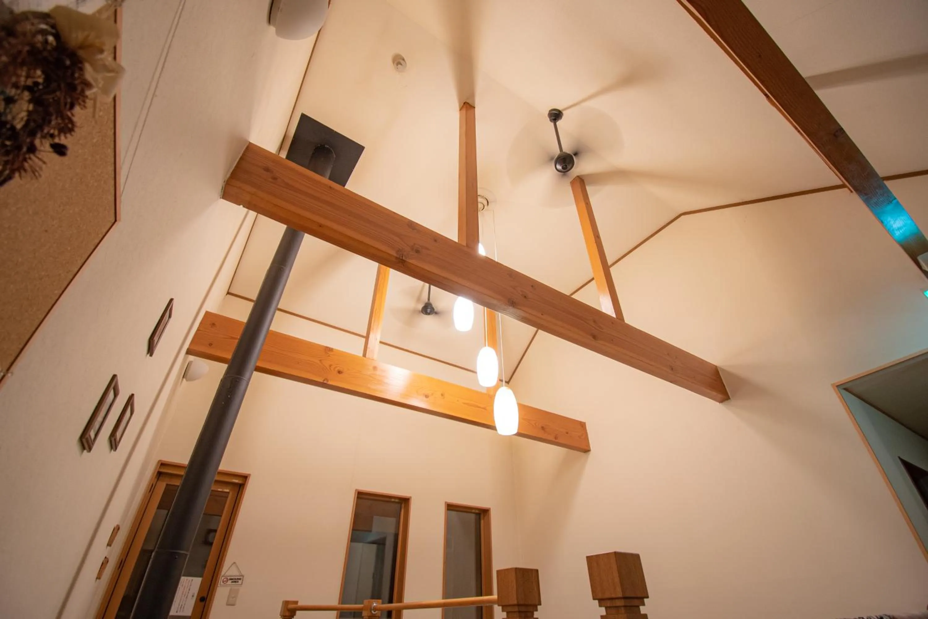 Lake side inn Beehive