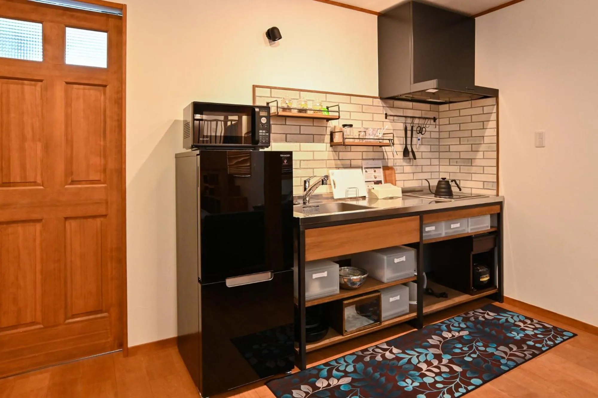 Kitchen or kitchenette in Lake side inn Beehive