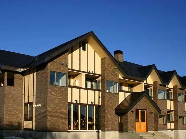 Lake side inn Beehive