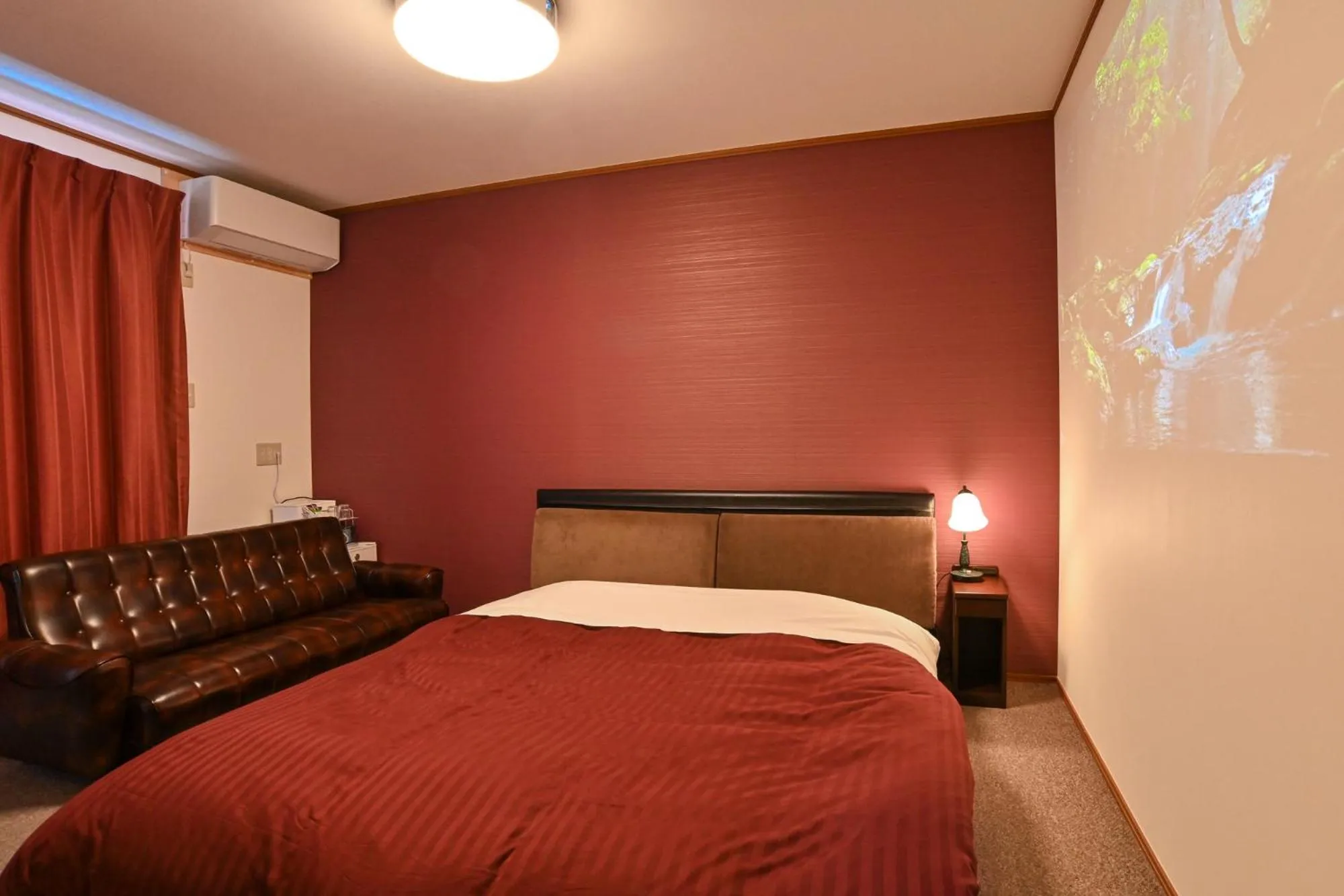 Bed in Lake side inn Beehive