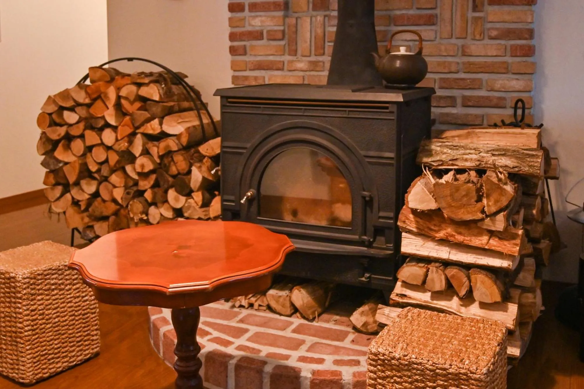 Lake side inn Beehive