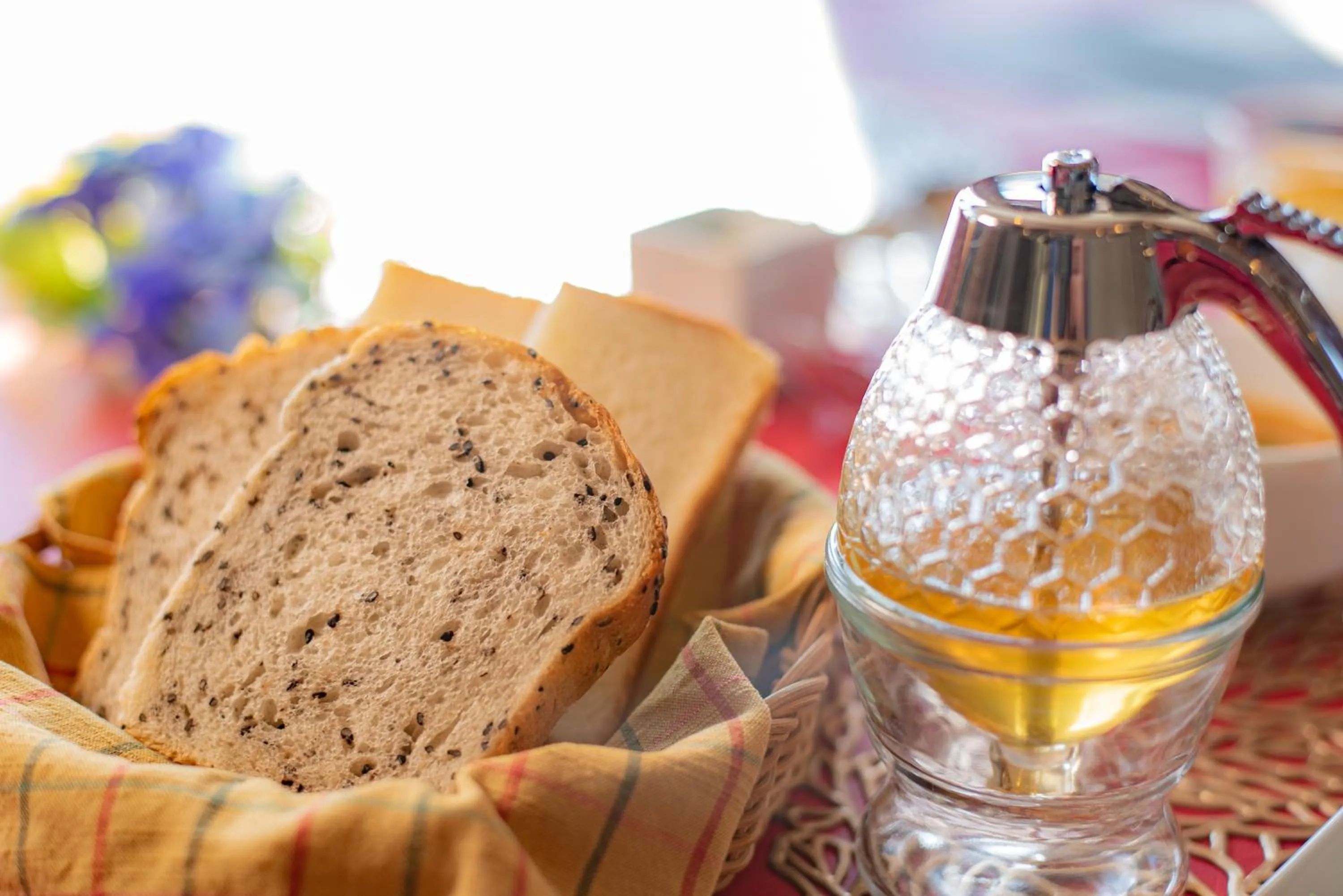 Lake side inn Beehive