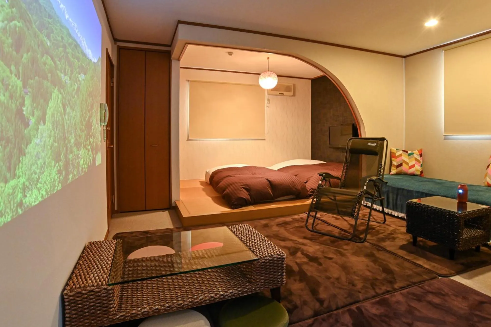 Bed in Lake side inn Beehive