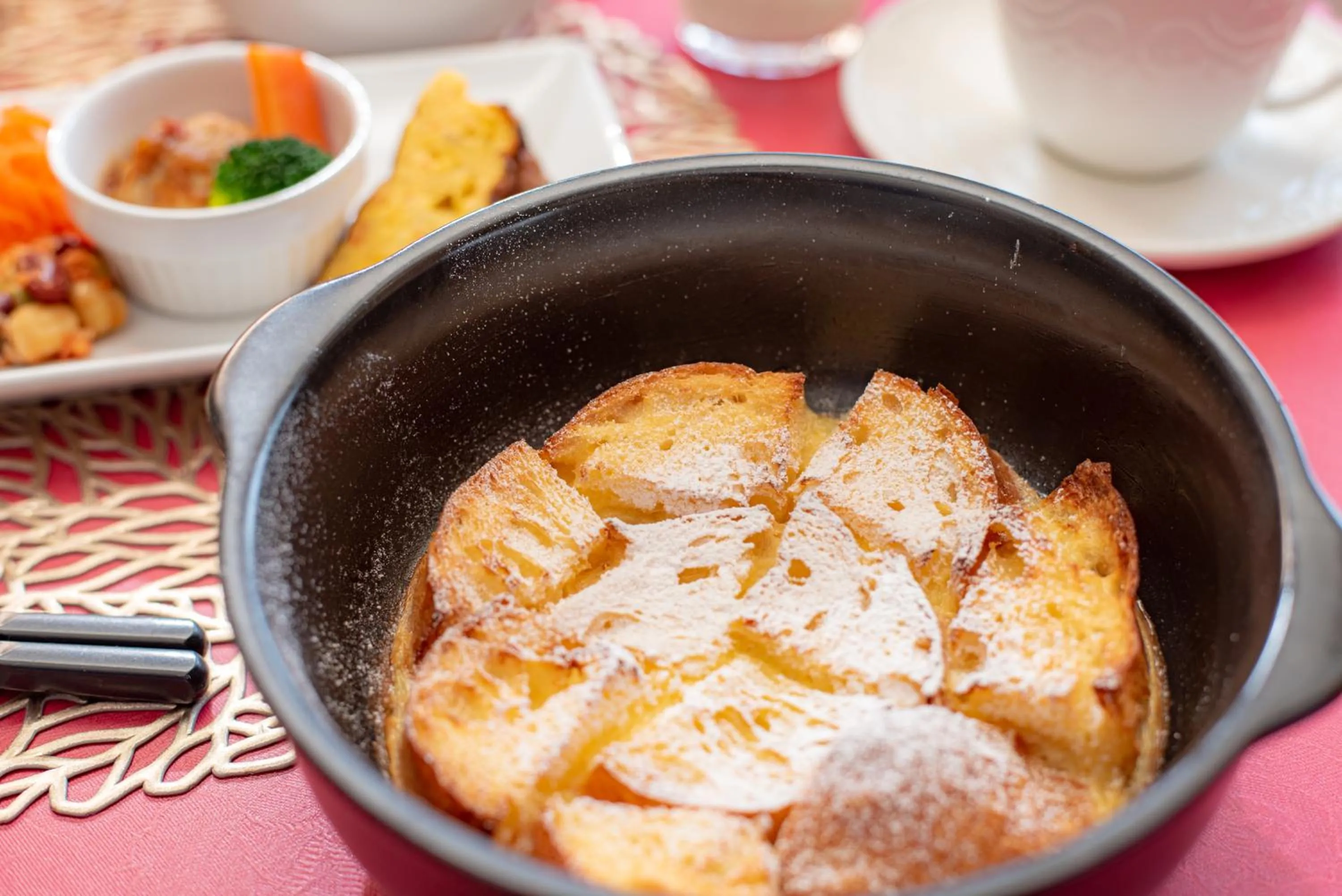 Lake side inn Beehive