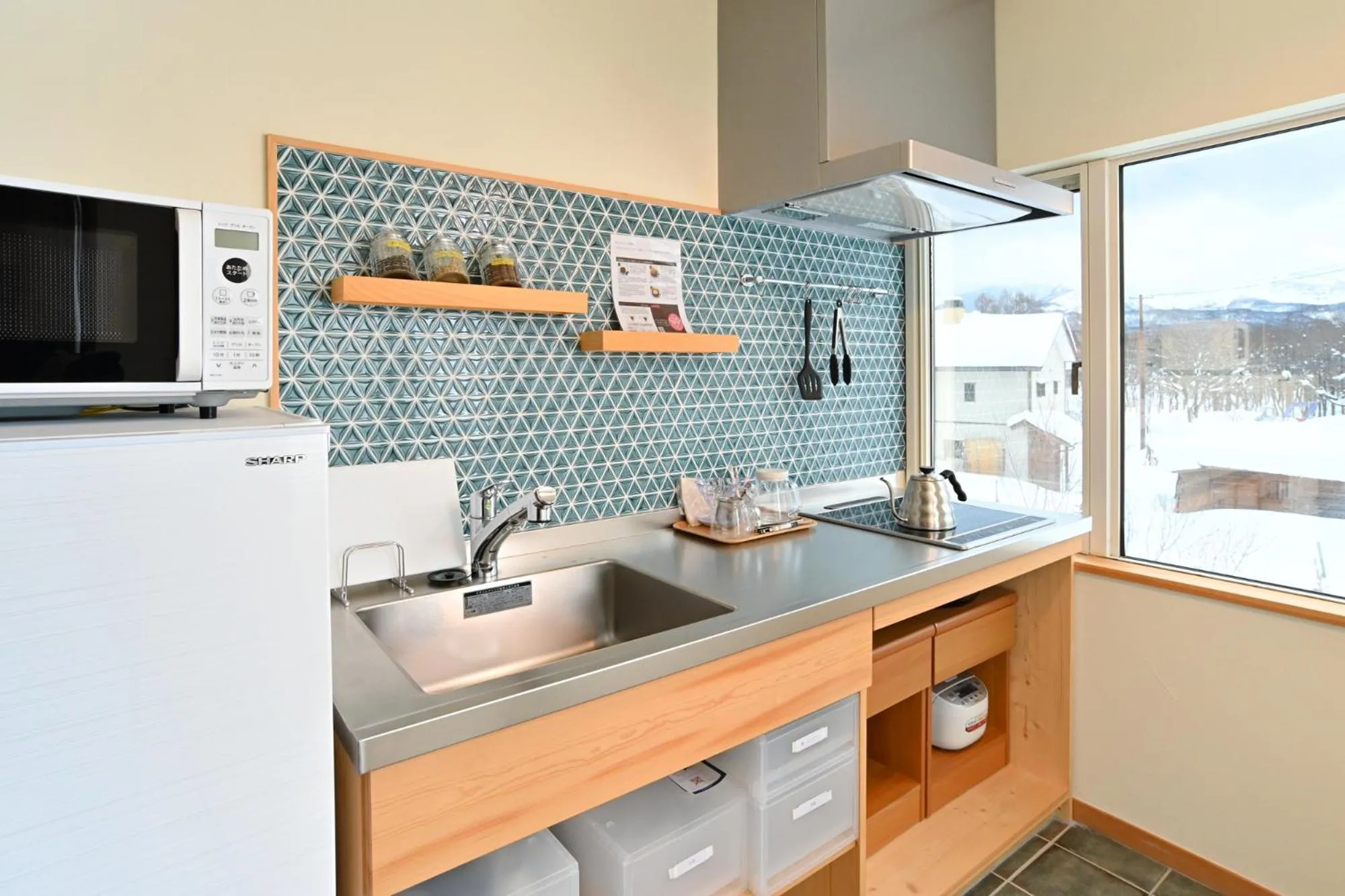 Kitchen or kitchenette in Lake side inn Beehive