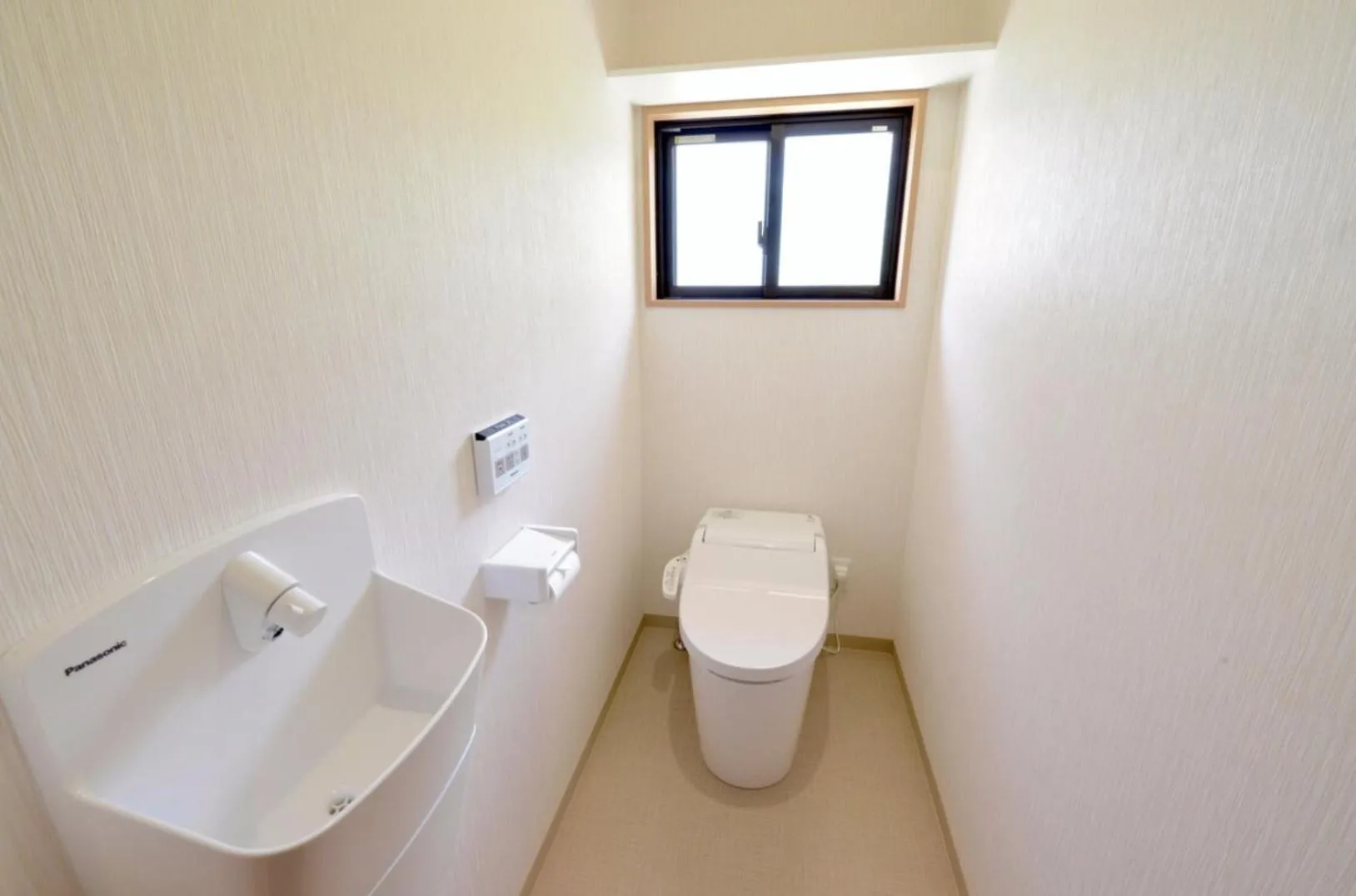 Toilet in Orange Line