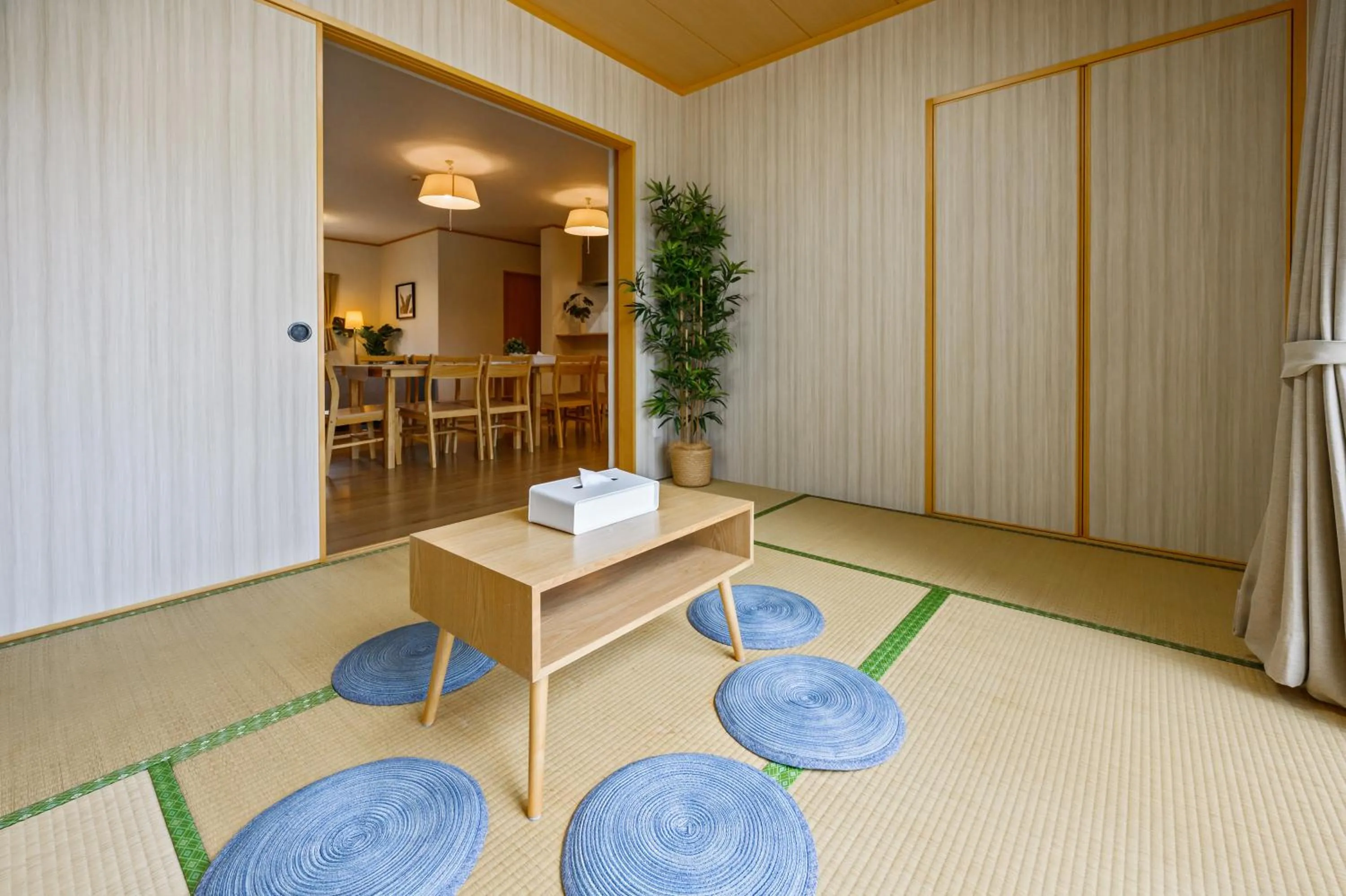 Seating area in Orange Line