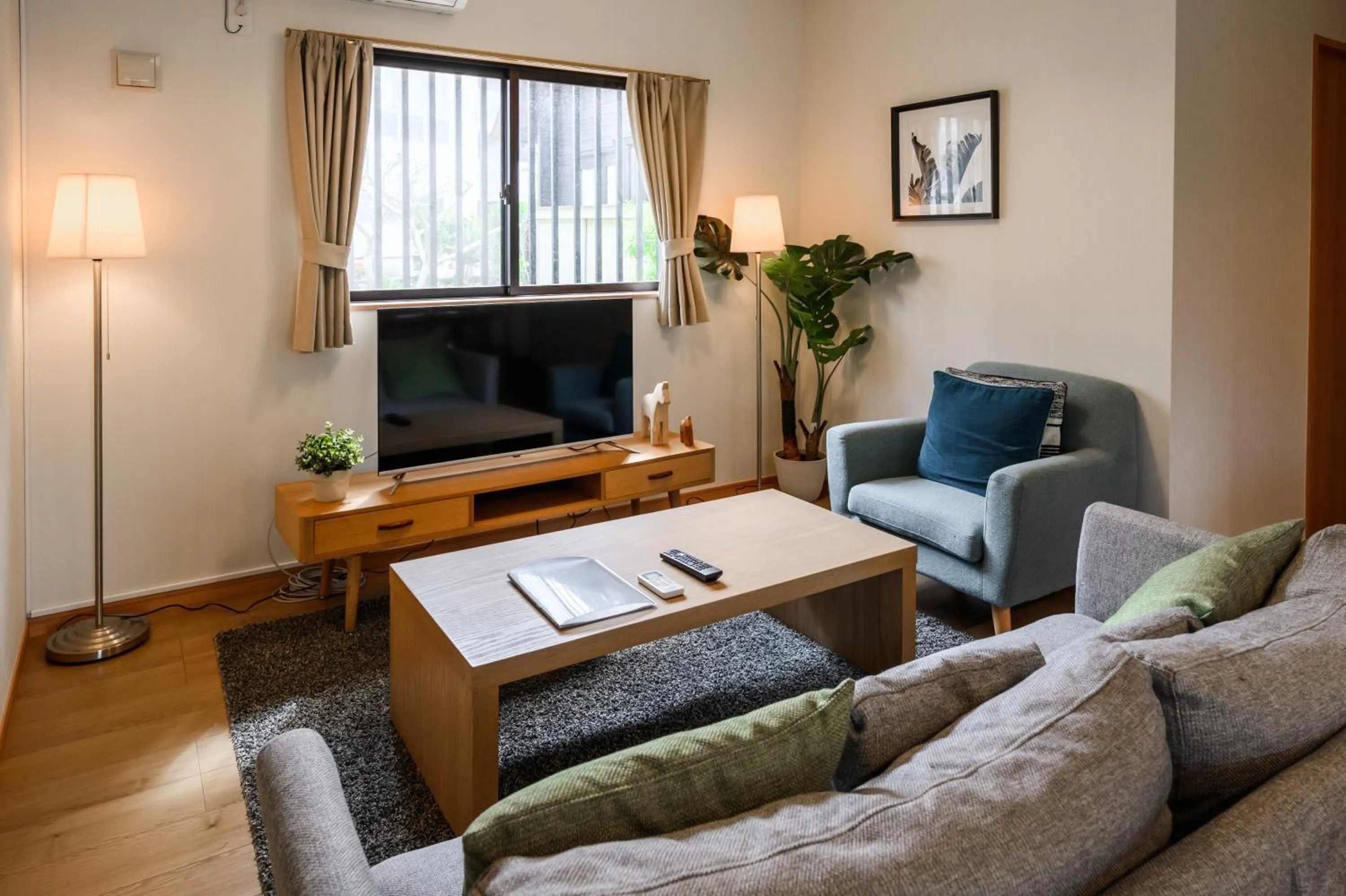 Living room in Orange Line