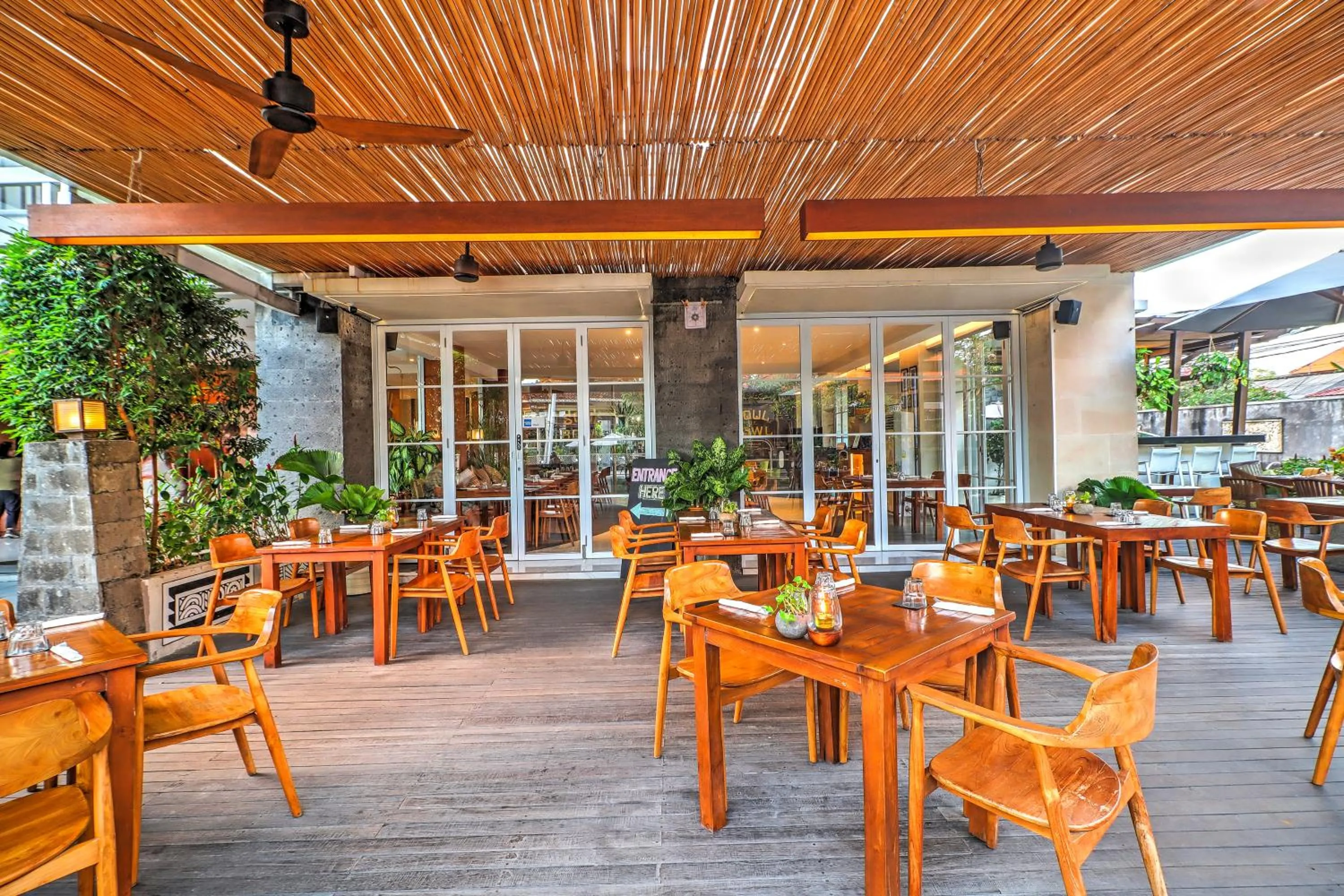 Restaurant/places to eat in Palette Signature Hotel