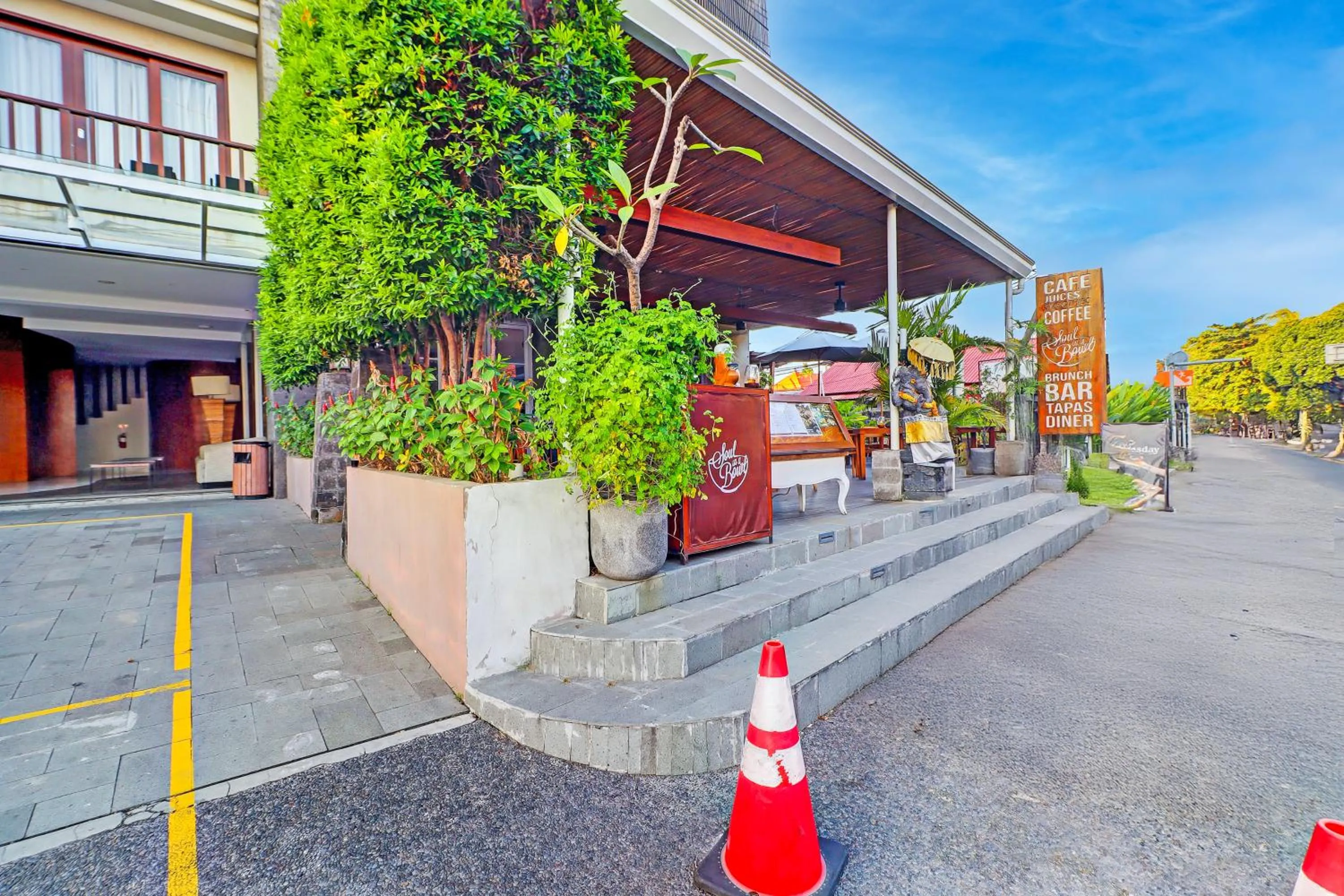 Facade/entrance in Palette Signature Hotel