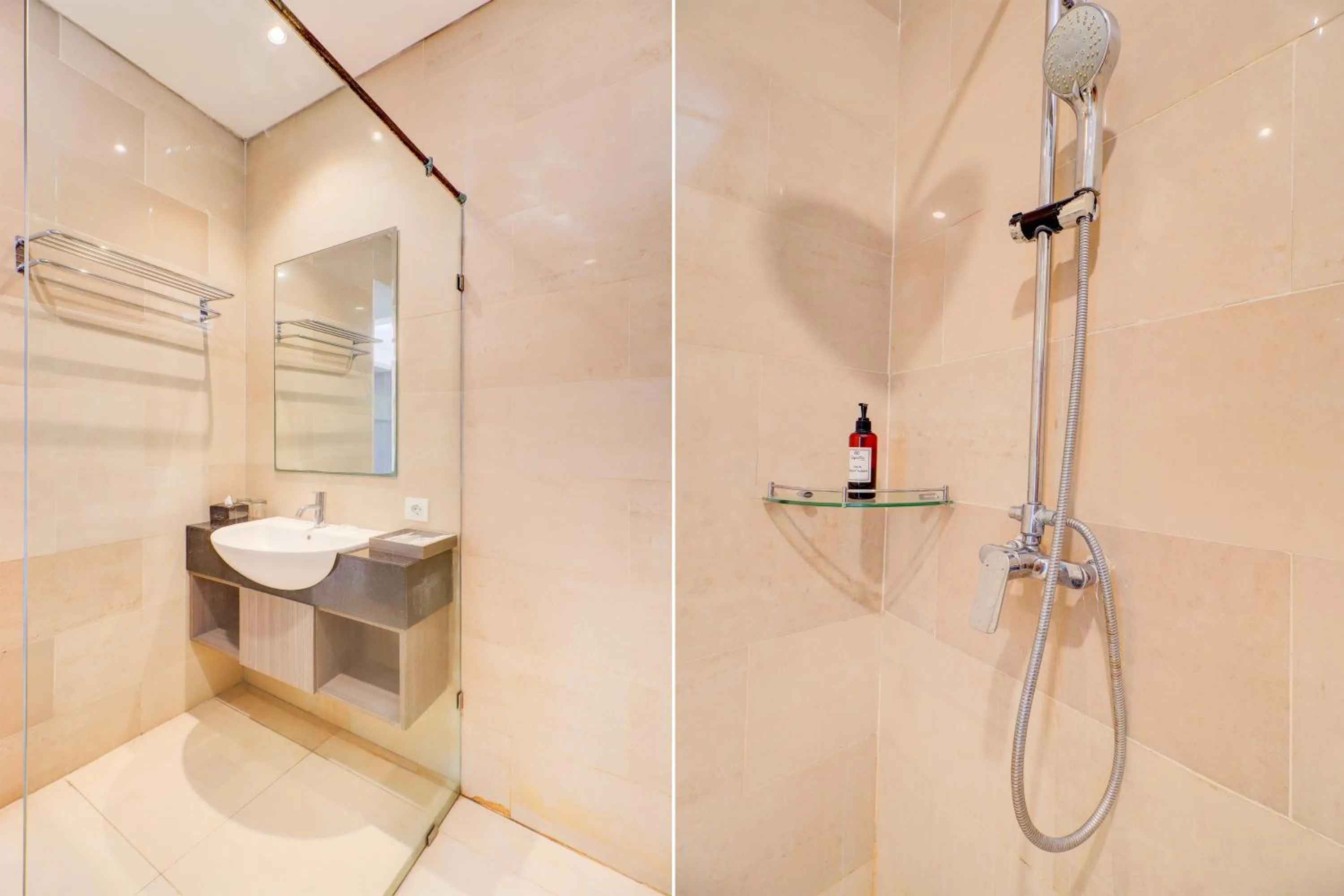 Bathroom in Palette Signature Hotel