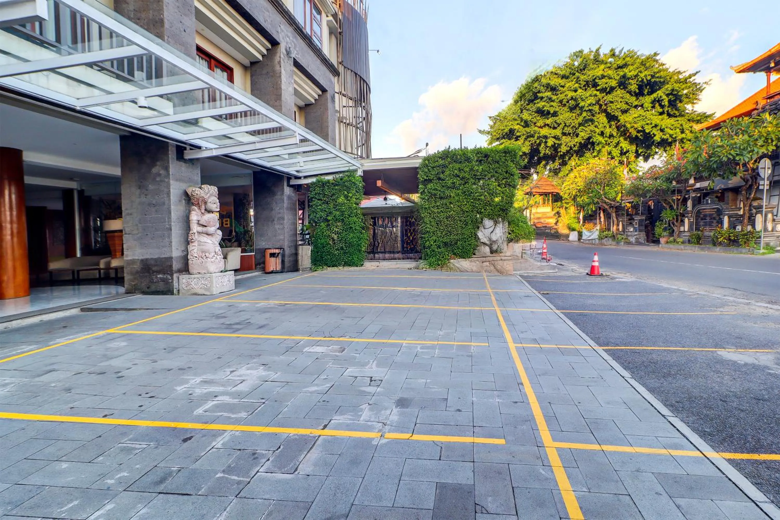 Parking in Palette Signature Hotel