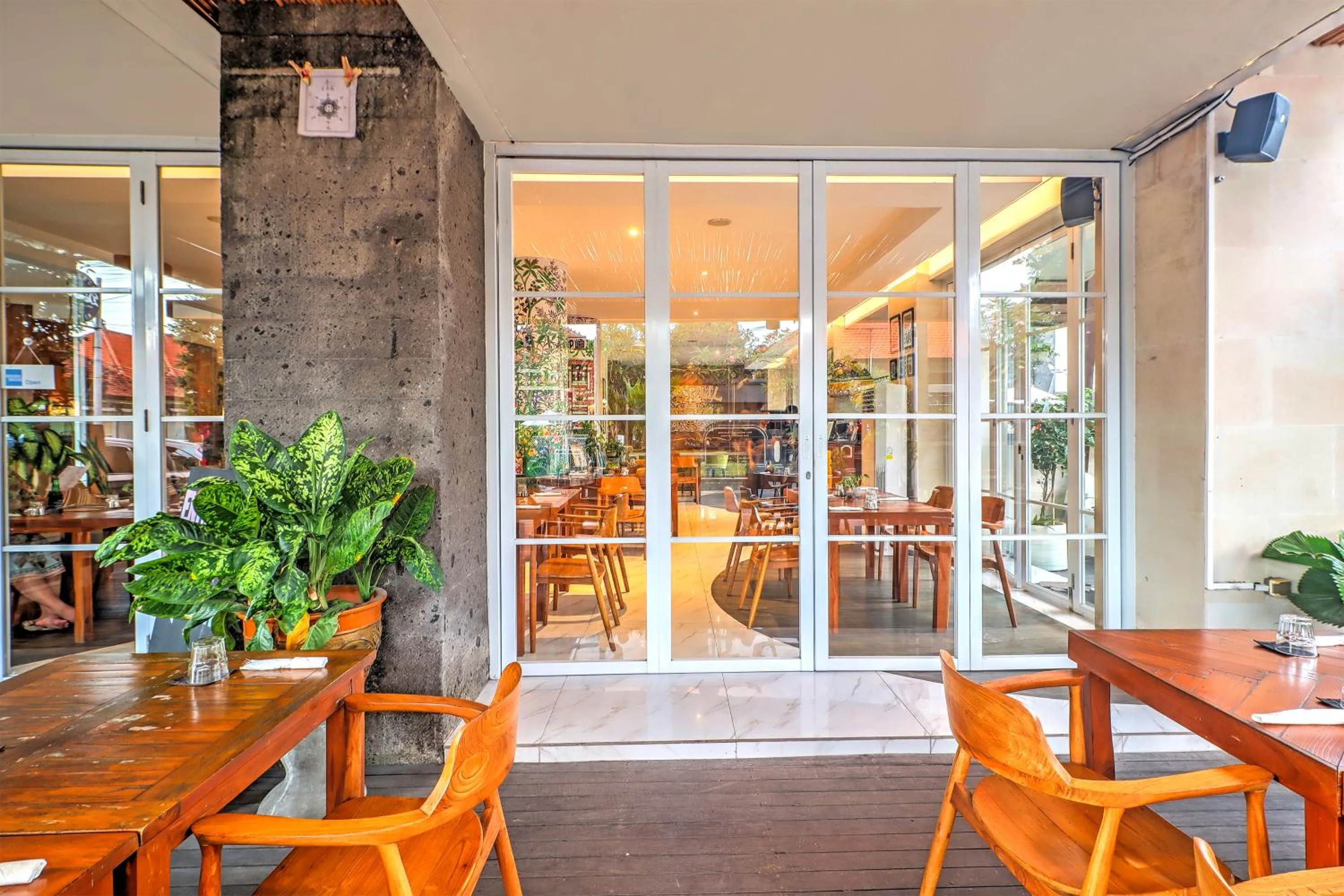 Restaurant/places to eat in Palette Signature Hotel