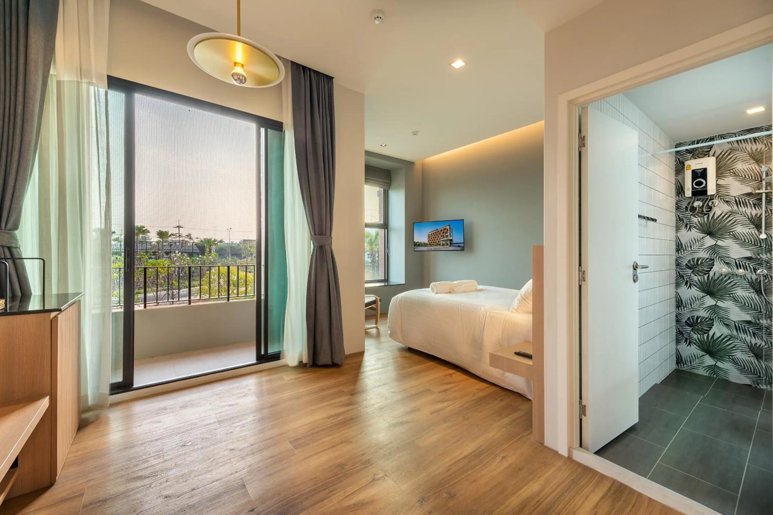 Photo of the whole room, Bed in Pusayapuri