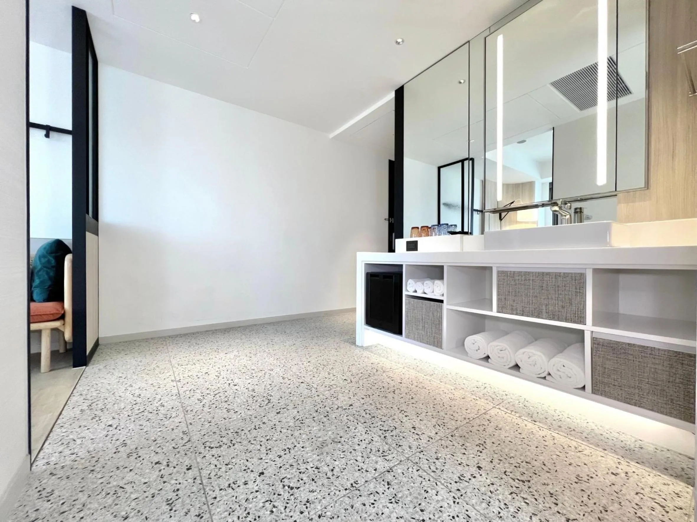 Photo of the whole room in Boutech JianTan Hotel