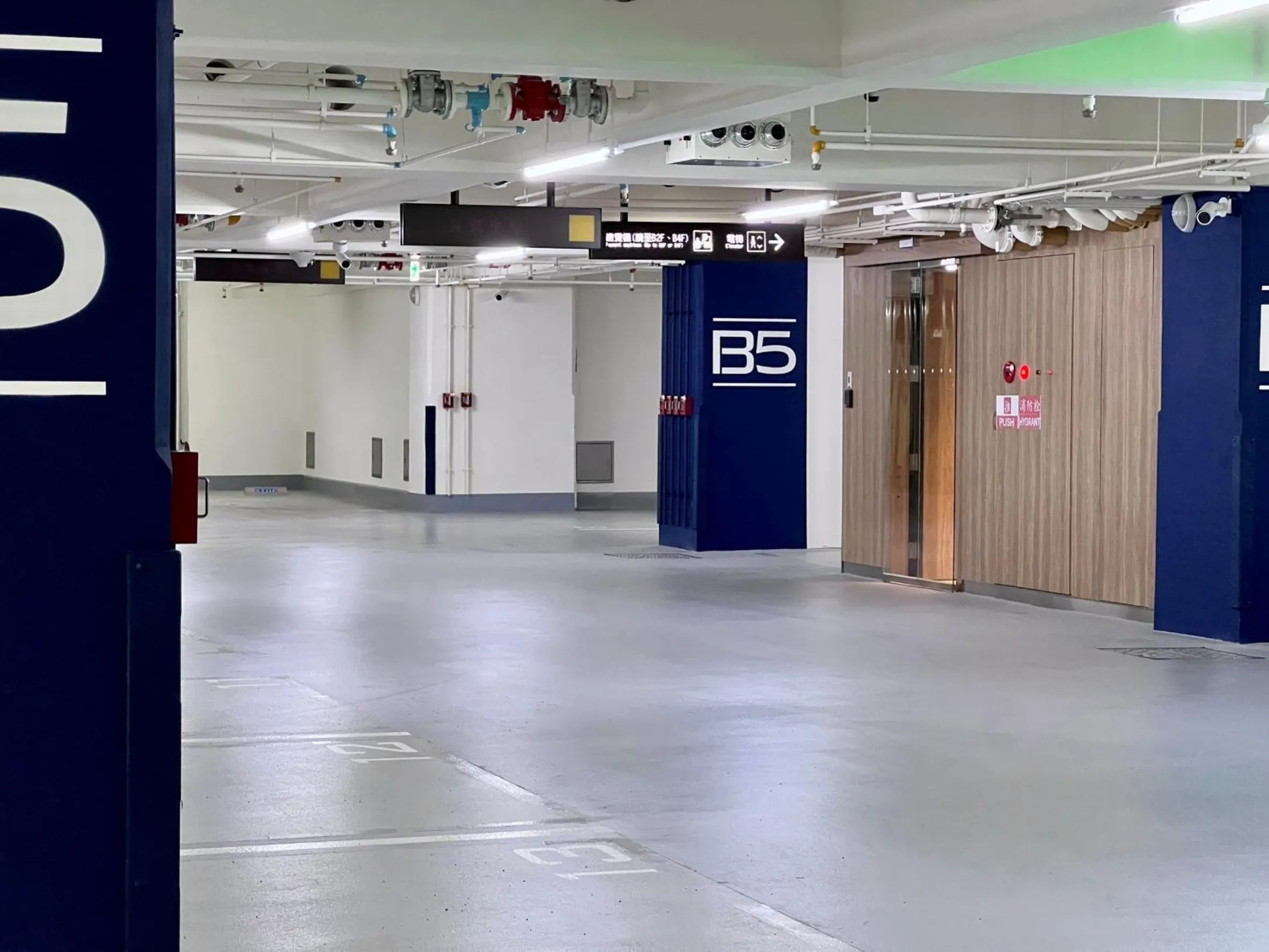 Parking in Boutech JianTan Hotel