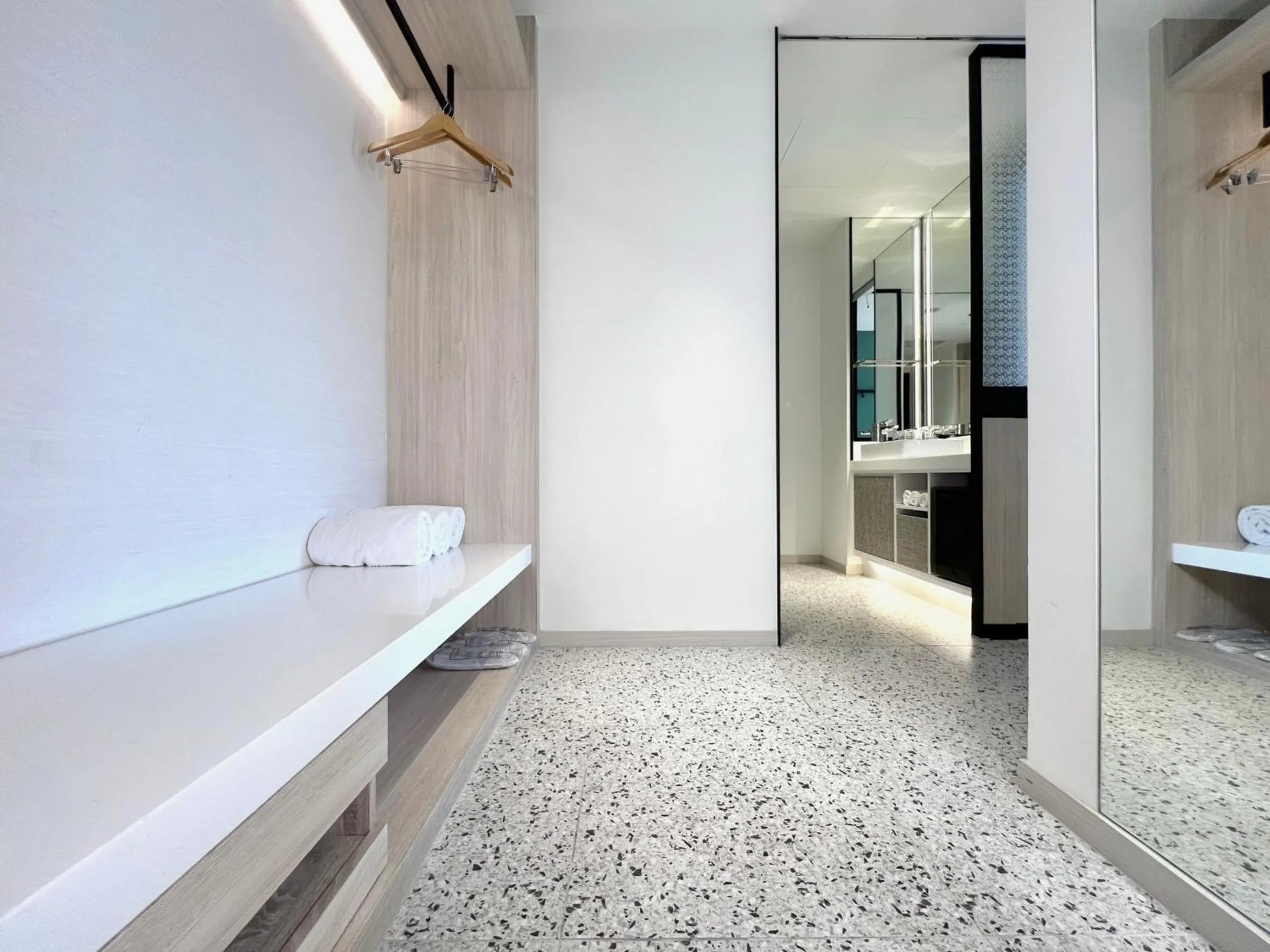 Photo of the whole room in Boutech JianTan Hotel