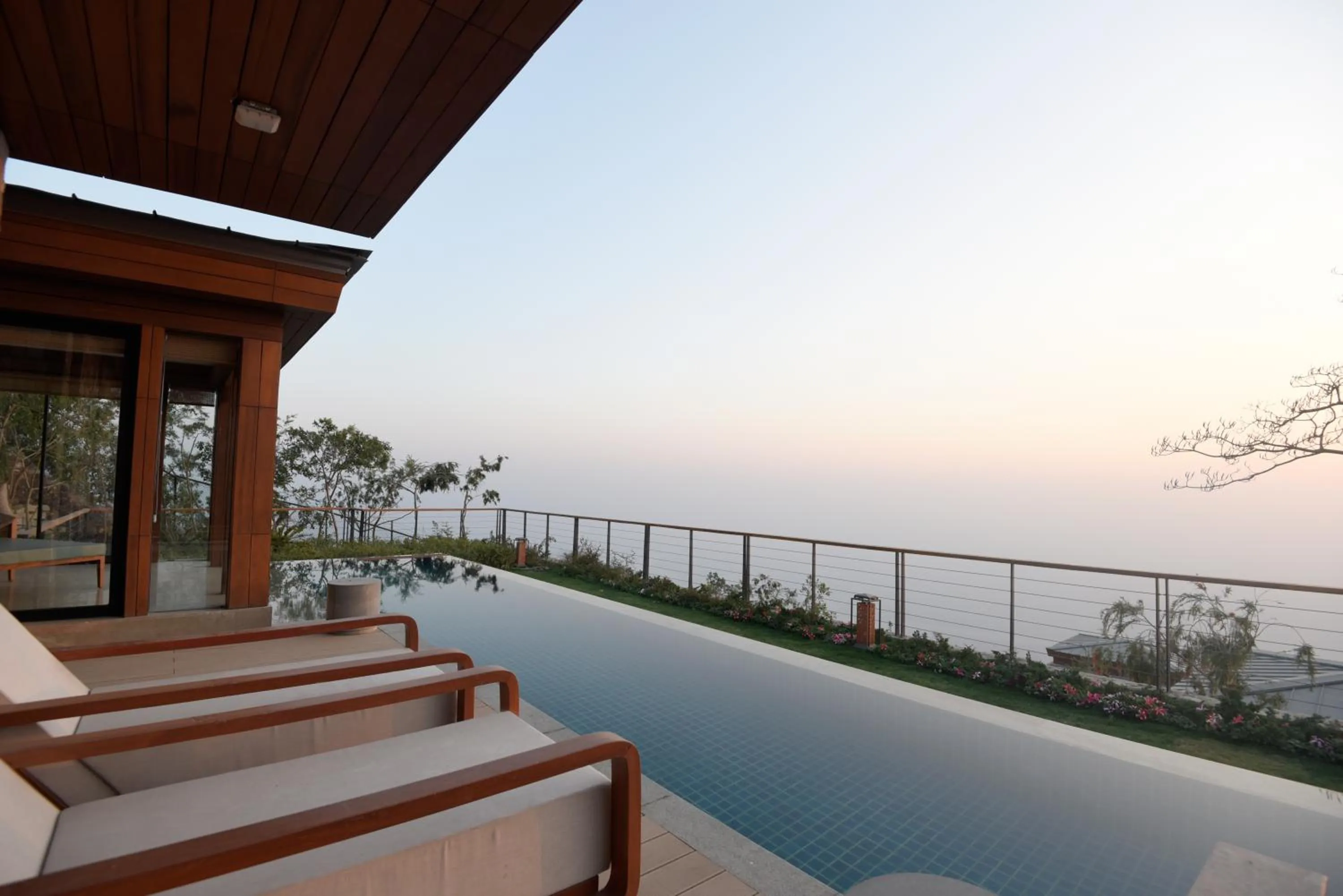 Swimming pool in The Westin Resort & Spa Himalayas