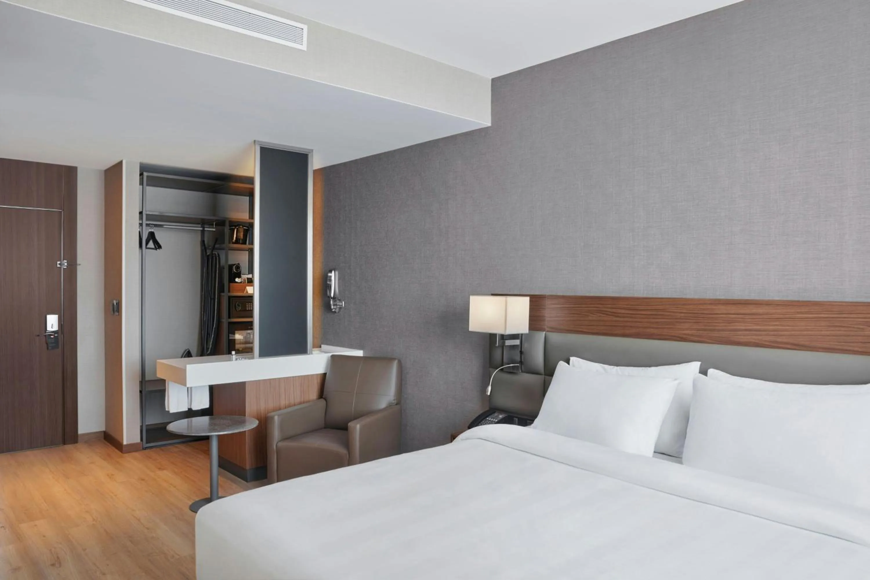 Photo of the whole room, Bed in AC Hotel by Marriott Saltillo