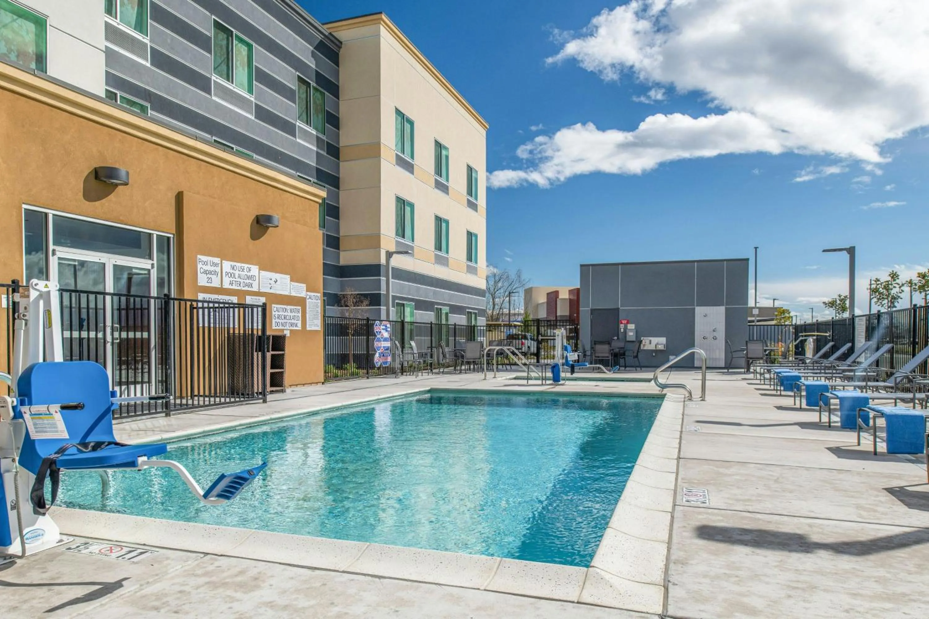 Swimming pool in Fairfield by Marriott Inn & Suites Winters Davis
